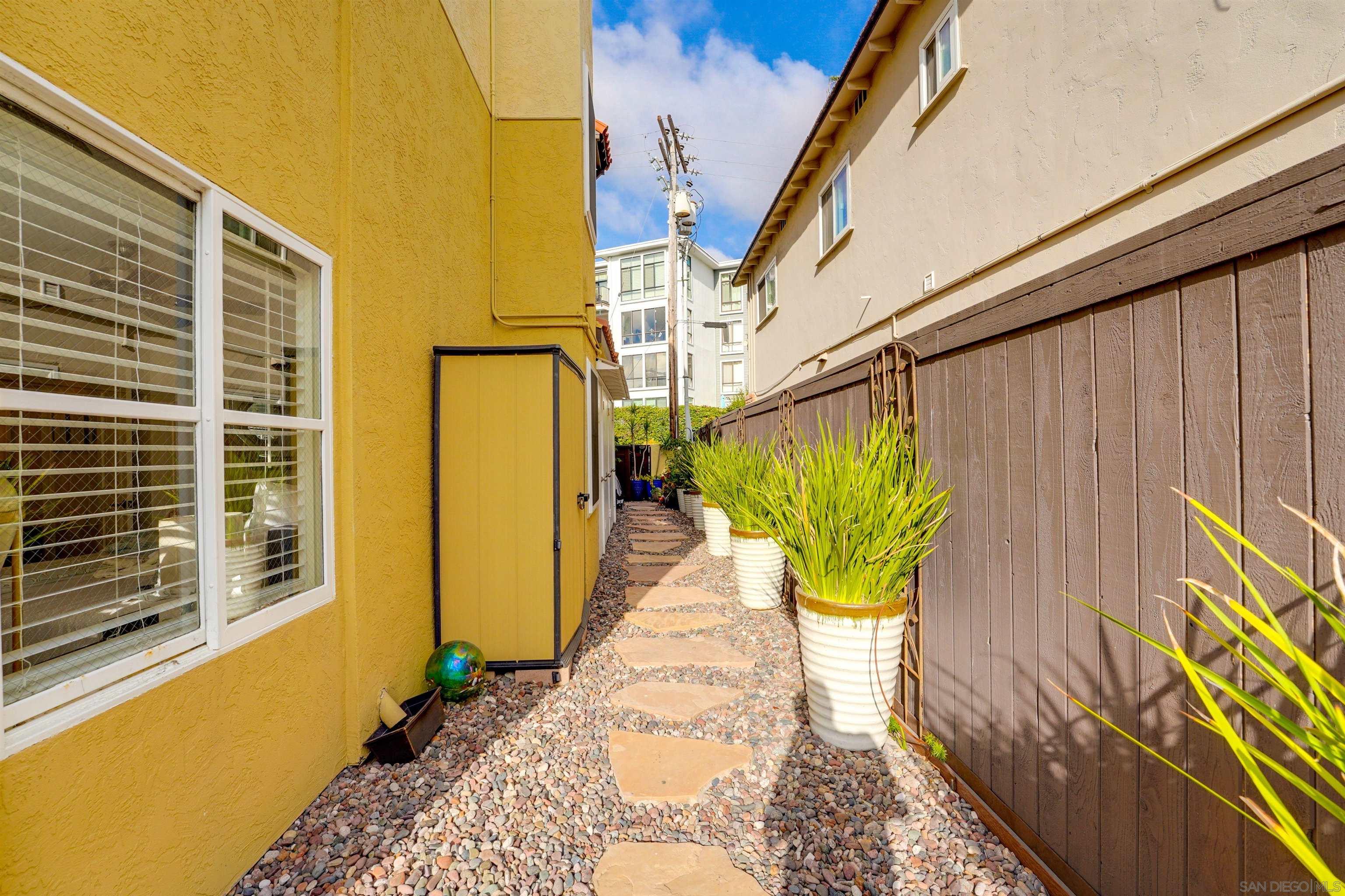 Detail Gallery Image 20 of 25 For 8121  Camino Del Sol  #101,  La Jolla,  CA 92037 - 3 Beds | 2 Baths