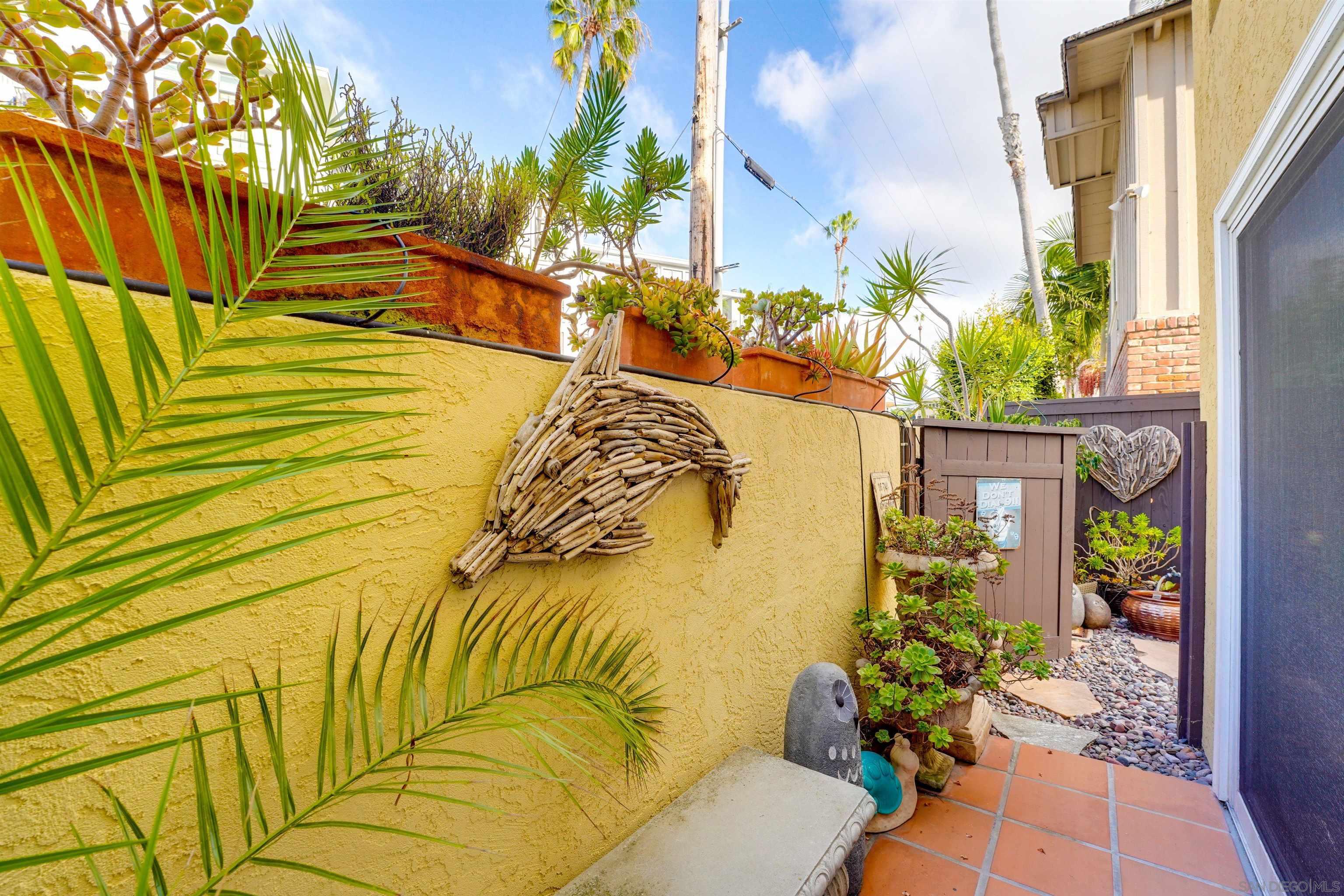 Detail Gallery Image 21 of 25 For 8121  Camino Del Sol  #101,  La Jolla,  CA 92037 - 3 Beds | 2 Baths