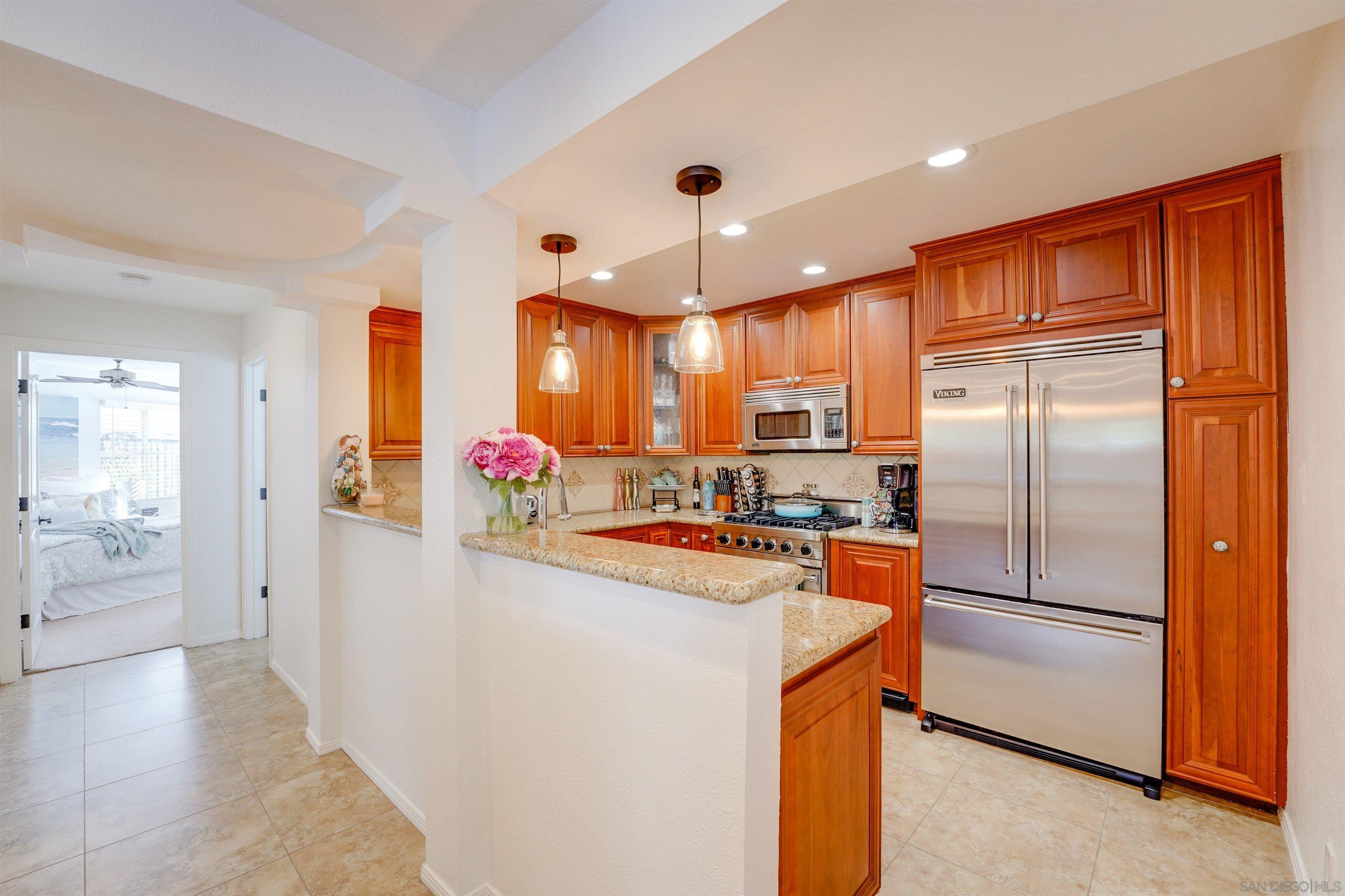 Detail Gallery Image 8 of 25 For 8121  Camino Del Sol  #101,  La Jolla,  CA 92037 - 3 Beds | 2 Baths