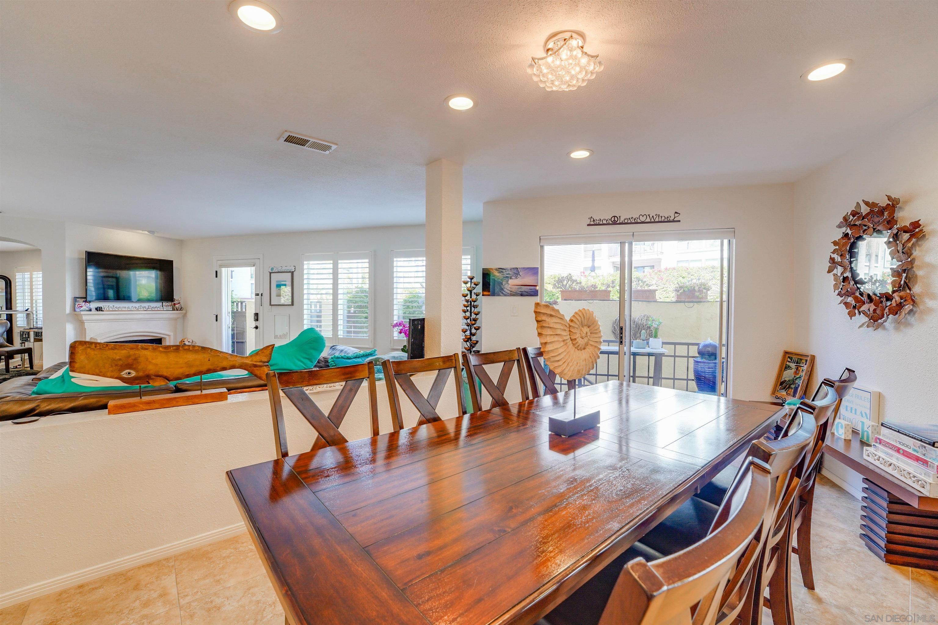 Detail Gallery Image 10 of 25 For 8121  Camino Del Sol  #101,  La Jolla,  CA 92037 - 3 Beds | 2 Baths