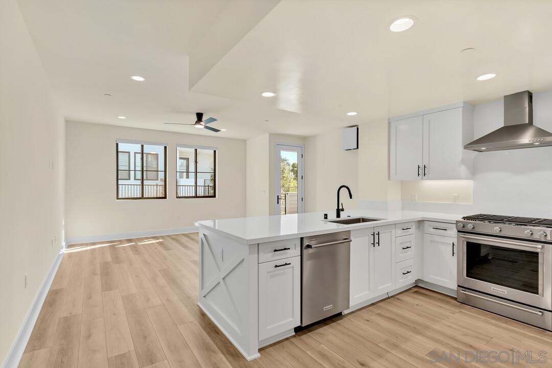 Detail Gallery Image 2 of 25 For 1103  Catania Dr  104, Encinitas,  CA 92024 - 2 Beds | 2 Baths