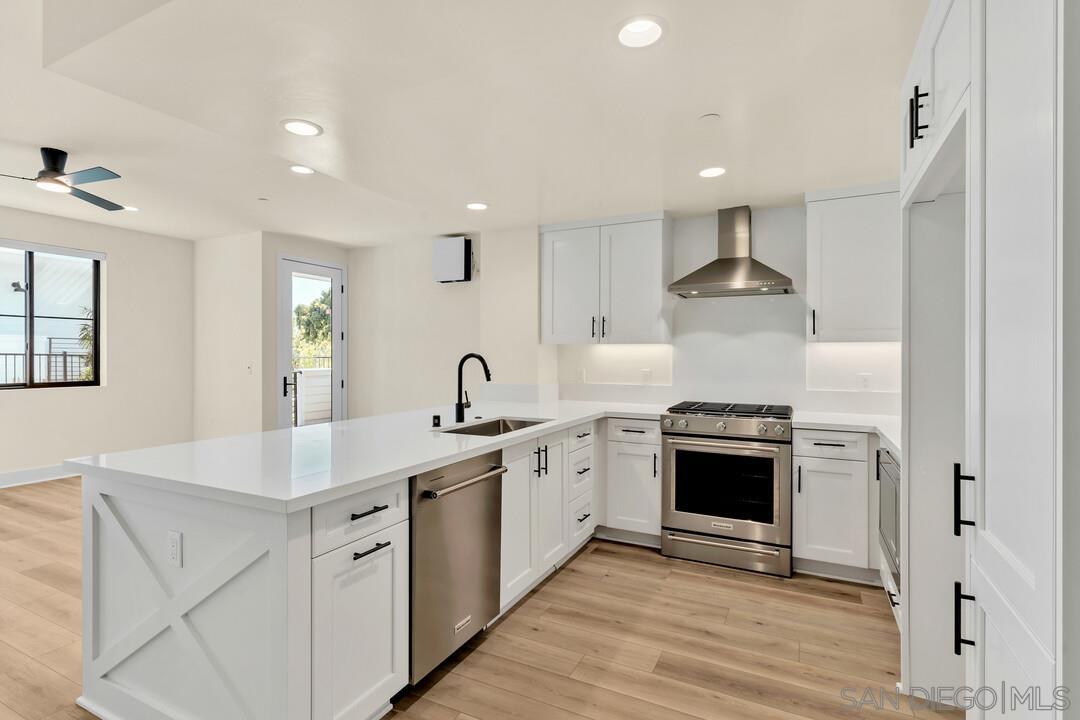 Detail Gallery Image 3 of 25 For 1103  Catania Dr  104, Encinitas,  CA 92024 - 2 Beds | 2 Baths