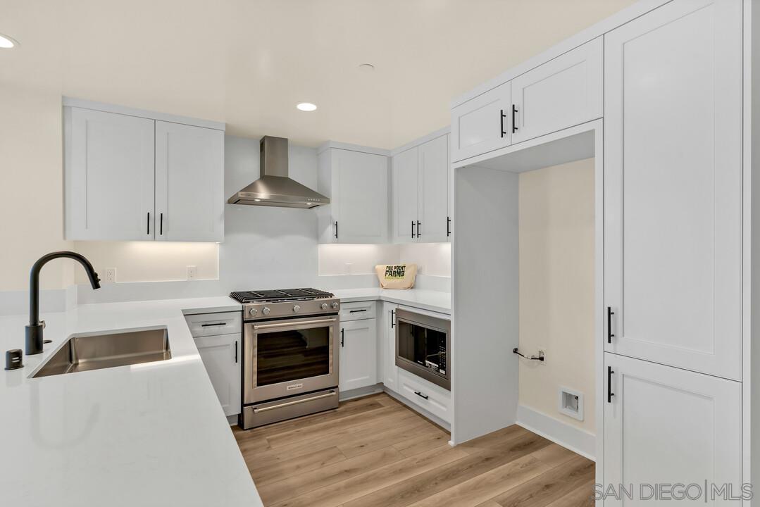 Detail Gallery Image 5 of 25 For 1103  Catania Dr  104, Encinitas,  CA 92024 - 2 Beds | 2 Baths