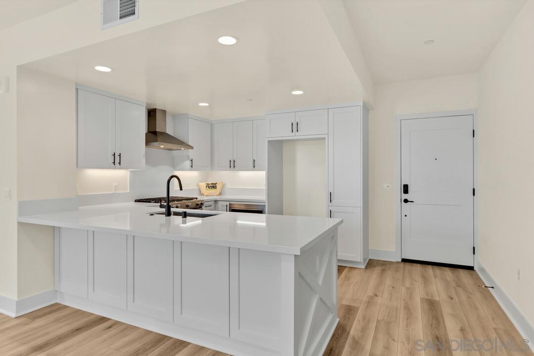 Detail Gallery Image 8 of 25 For 1103  Catania Dr  104, Encinitas,  CA 92024 - 2 Beds | 2 Baths