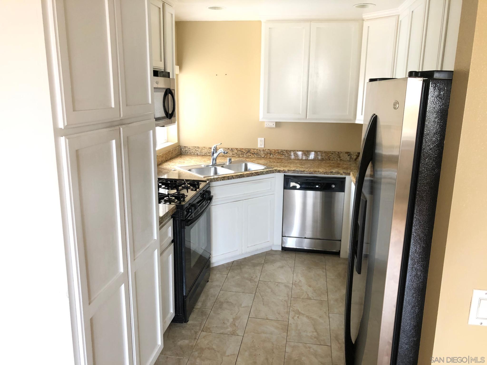 Detail Gallery Image 2 of 15 For 7280  Hyatt St  3, San Diego,  CA 92111 - 3 Beds | 2/1 Baths