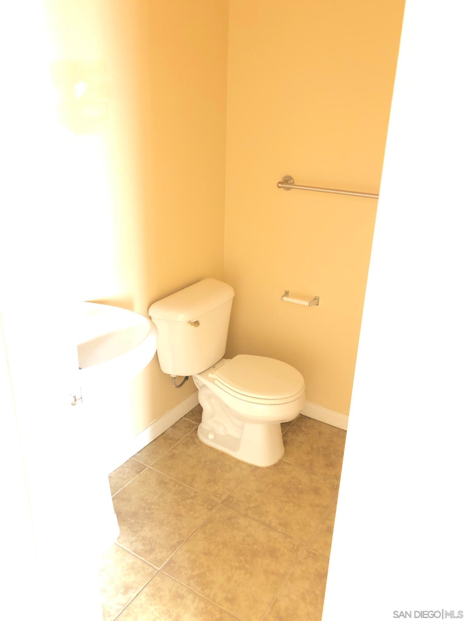 Detail Gallery Image 5 of 15 For 7280  Hyatt St  3, San Diego,  CA 92111 - 3 Beds | 2/1 Baths