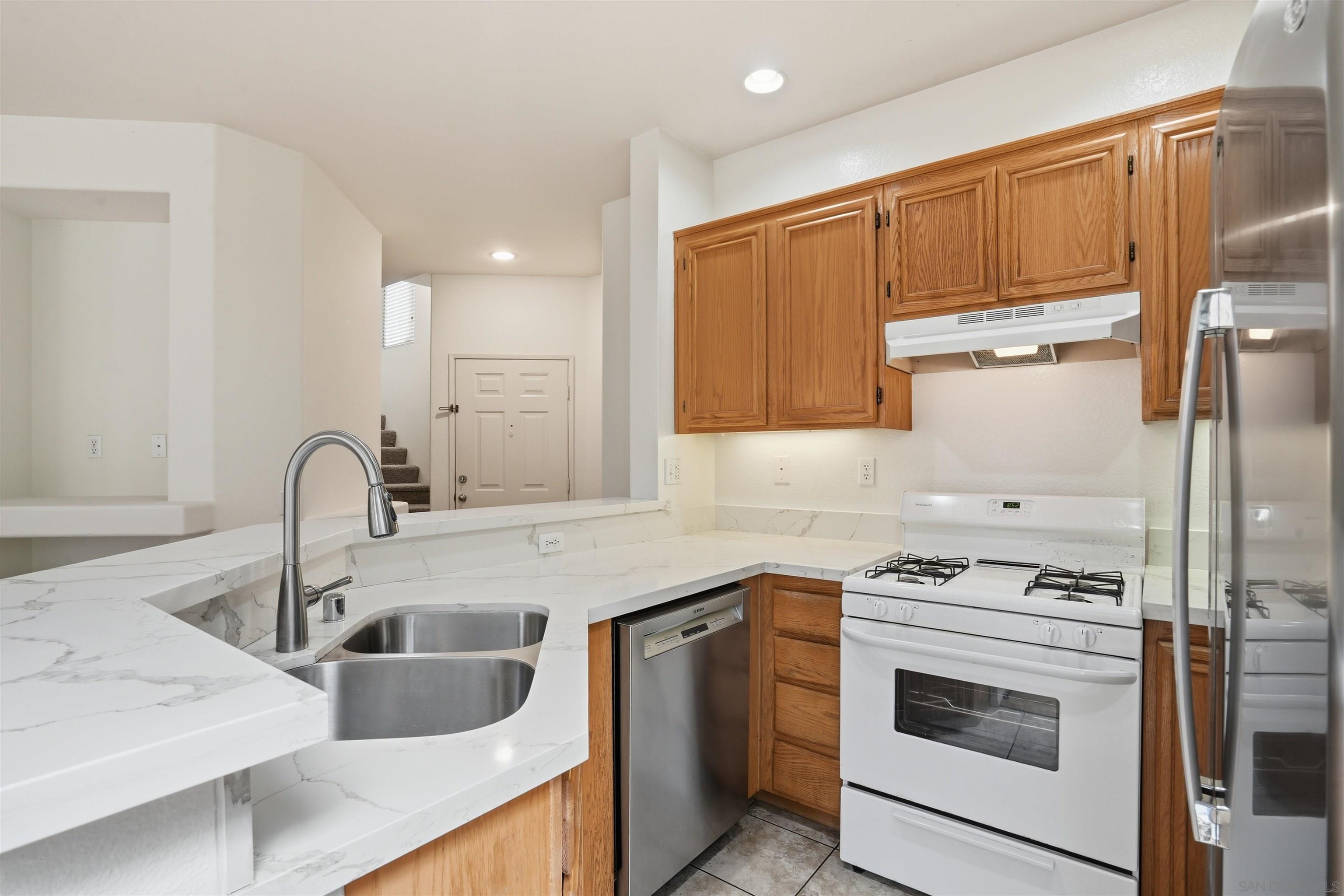 Detail Gallery Image 6 of 33 For 10973  Caminito Arcada, San Diego,  CA 92131 - 3 Beds | 2/1 Baths