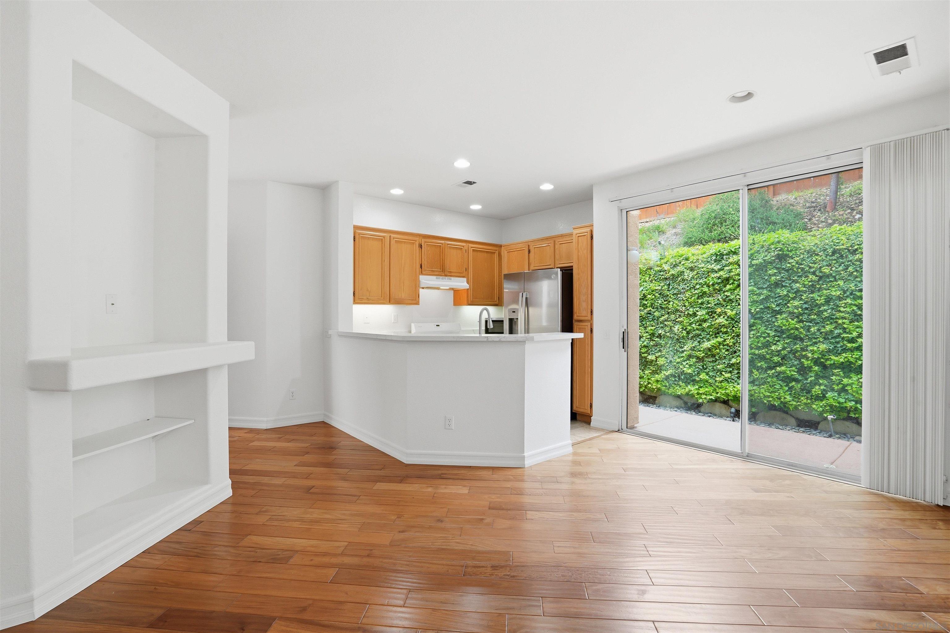 Detail Gallery Image 7 of 33 For 10973  Caminito Arcada, San Diego,  CA 92131 - 3 Beds | 2/1 Baths