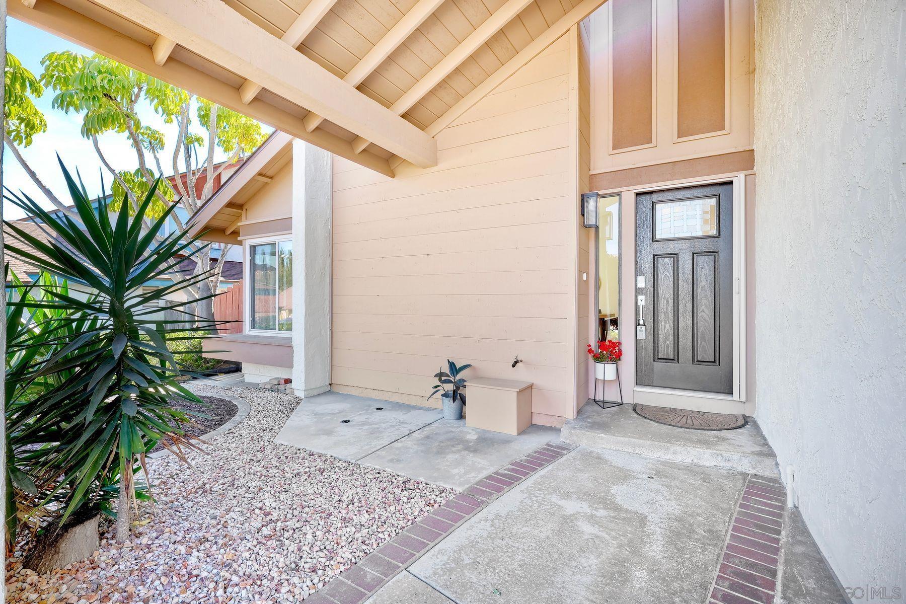 Detail Gallery Image 3 of 44 For 13323  Thunderhead St, San Diego,  CA 92129 - 4 Beds | 2 Baths