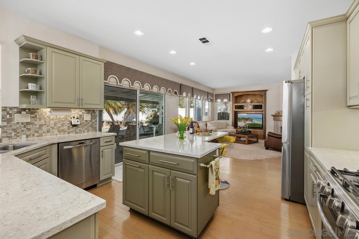 Detail Gallery Image 13 of 43 For 4863  Marblehead Bay Dr, Oceanside,  CA 92057 - 4 Beds | 3 Baths