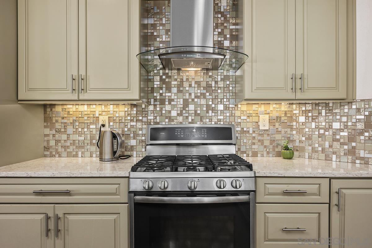 Detail Gallery Image 14 of 43 For 4863  Marblehead Bay Dr, Oceanside,  CA 92057 - 4 Beds | 3 Baths