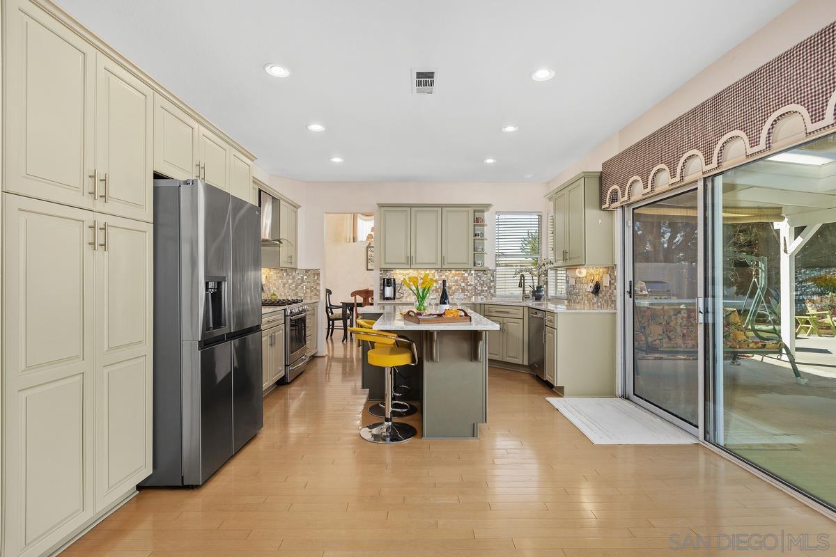 Detail Gallery Image 17 of 43 For 4863  Marblehead Bay Dr, Oceanside,  CA 92057 - 4 Beds | 3 Baths