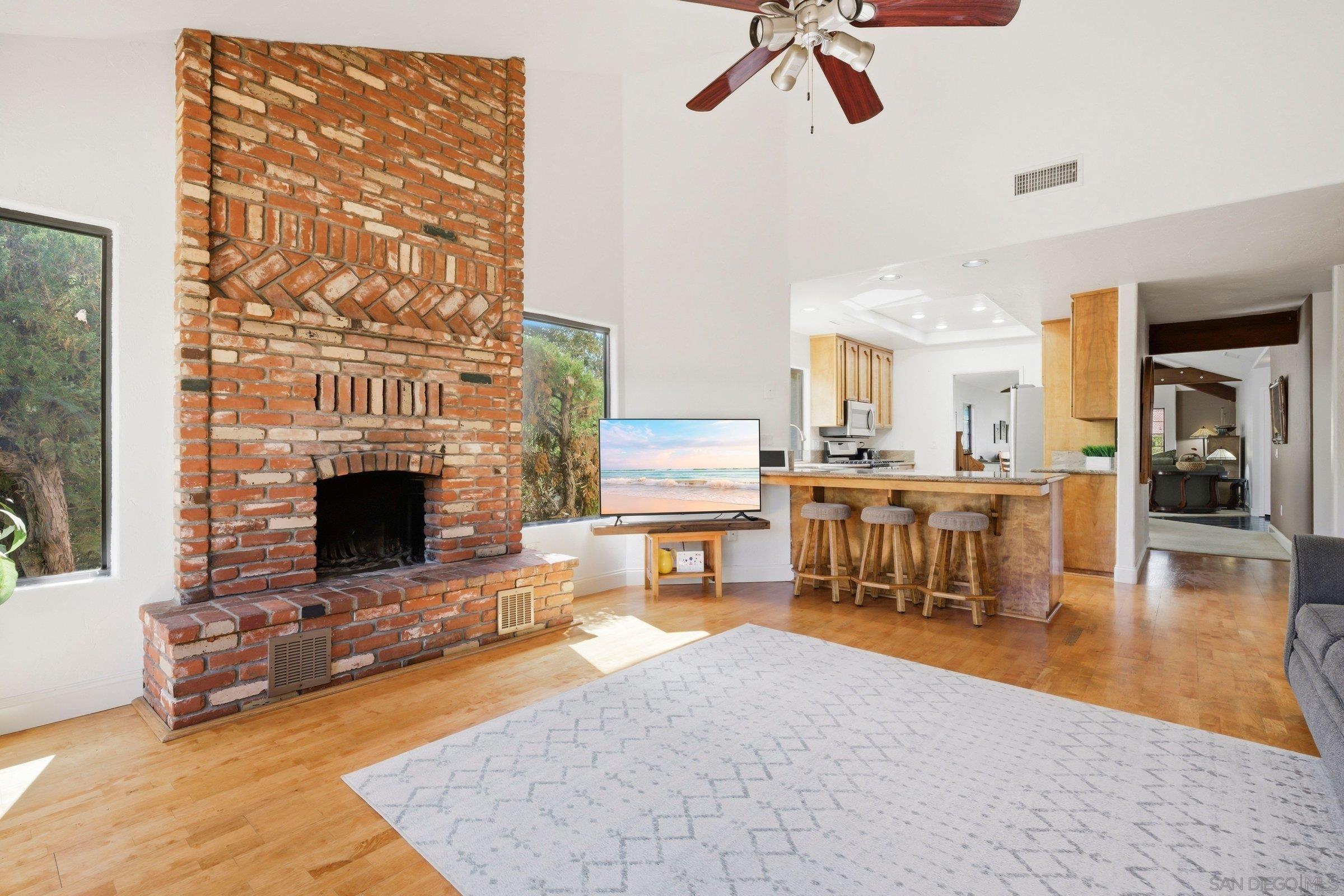 Detail Gallery Image 4 of 33 For 15927  Litten Way, Ramona,  CA 92065 - 4 Beds | 2 Baths