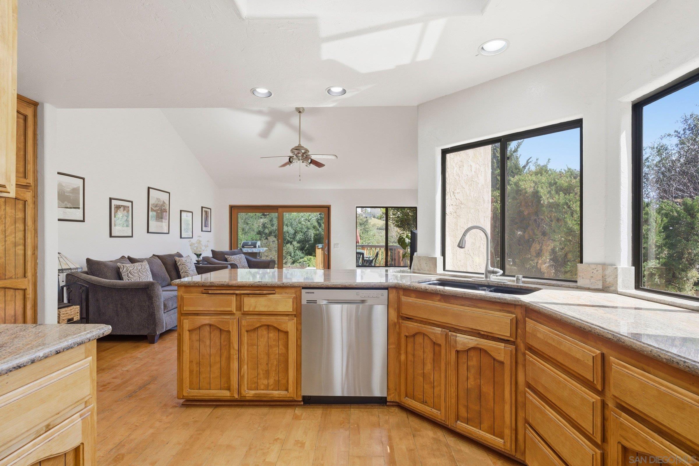 Detail Gallery Image 5 of 33 For 15927  Litten Way, Ramona,  CA 92065 - 4 Beds | 2 Baths