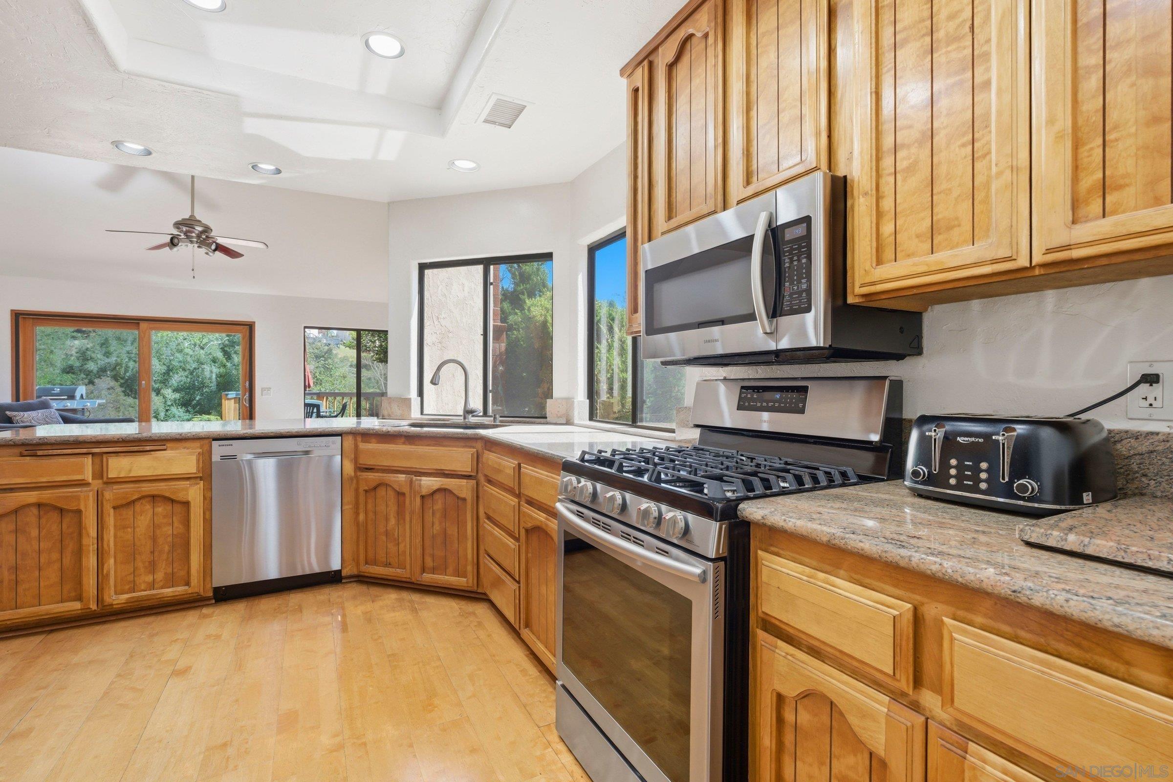 Detail Gallery Image 7 of 33 For 15927  Litten Way, Ramona,  CA 92065 - 4 Beds | 2 Baths