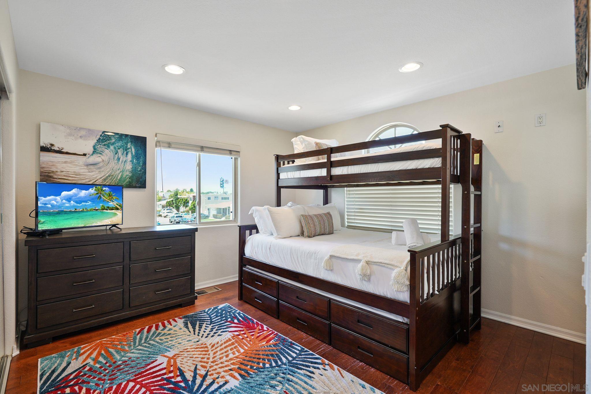 Detail Gallery Image 16 of 73 For 1311-15  Pacific Beach Dr, San Diego,  CA 92109 - – Beds | – Baths