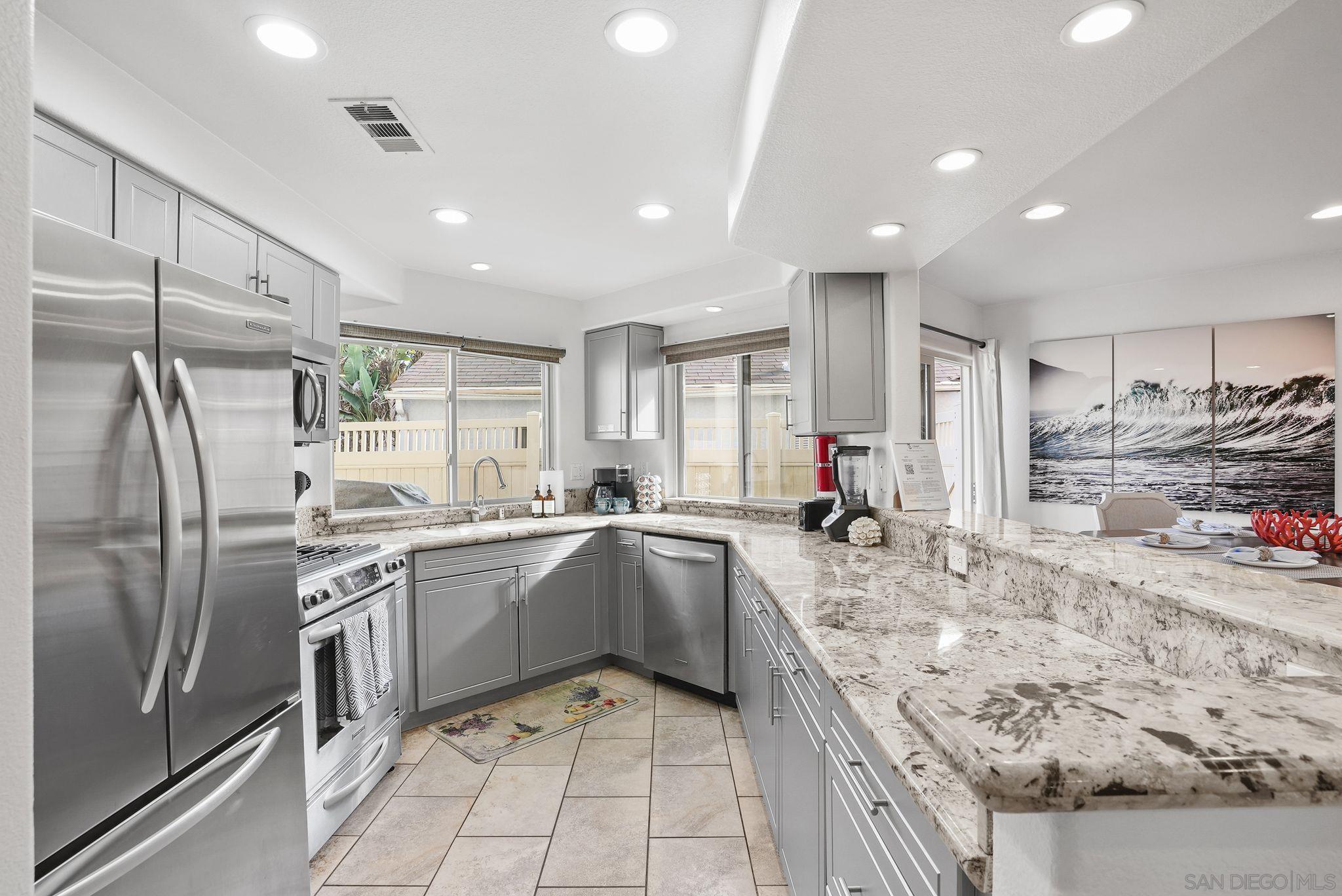 Detail Gallery Image 34 of 73 For 1311-15  Pacific Beach Dr, San Diego,  CA 92109 - – Beds | – Baths