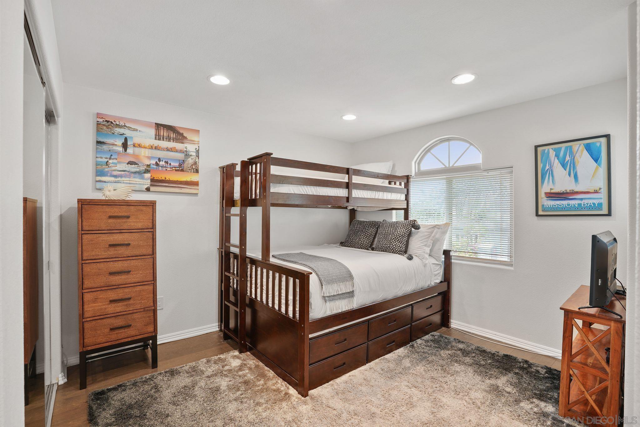 Detail Gallery Image 42 of 73 For 1311-15  Pacific Beach Dr, San Diego,  CA 92109 - – Beds | – Baths