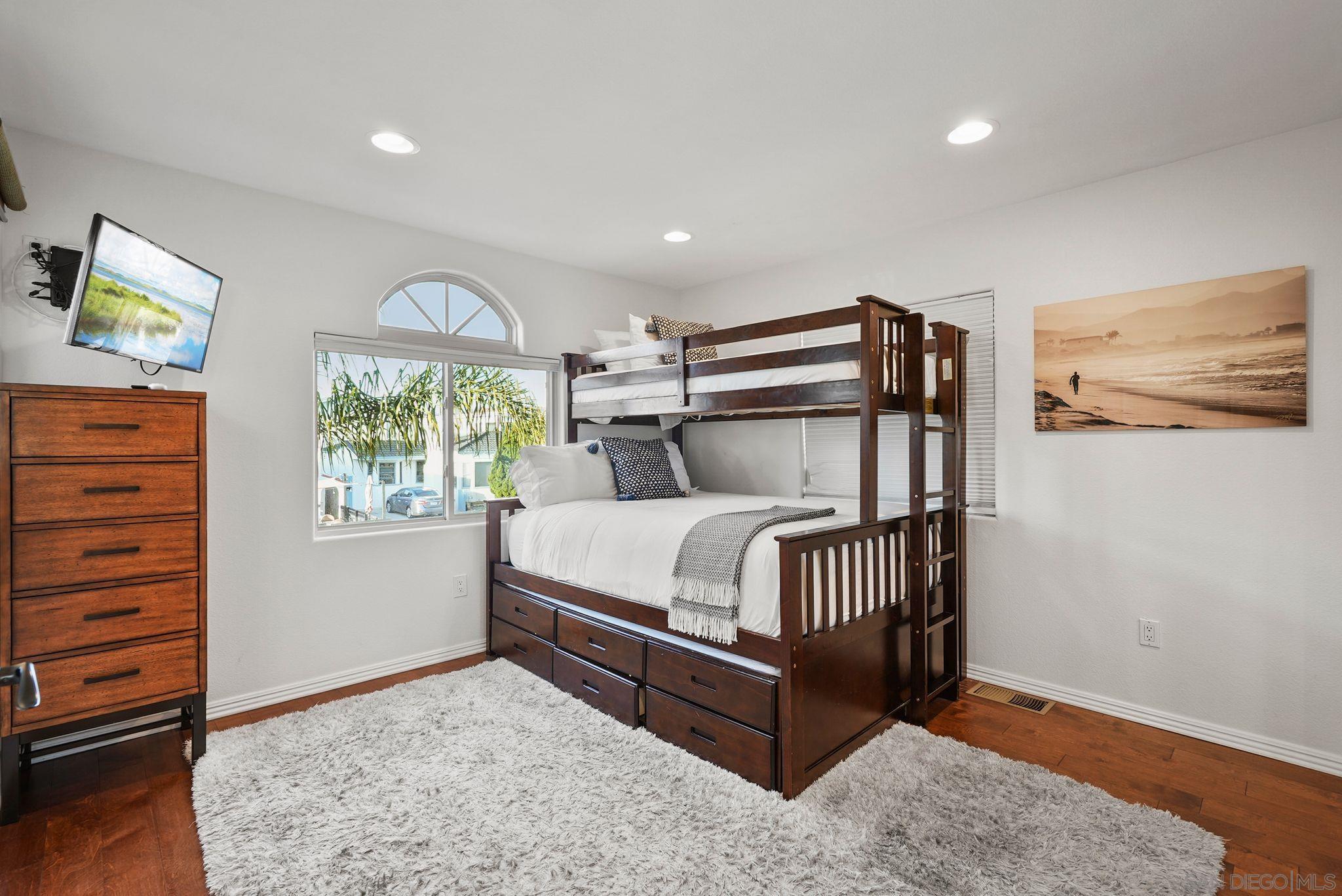 Detail Gallery Image 62 of 73 For 1311-15  Pacific Beach Dr, San Diego,  CA 92109 - – Beds | – Baths