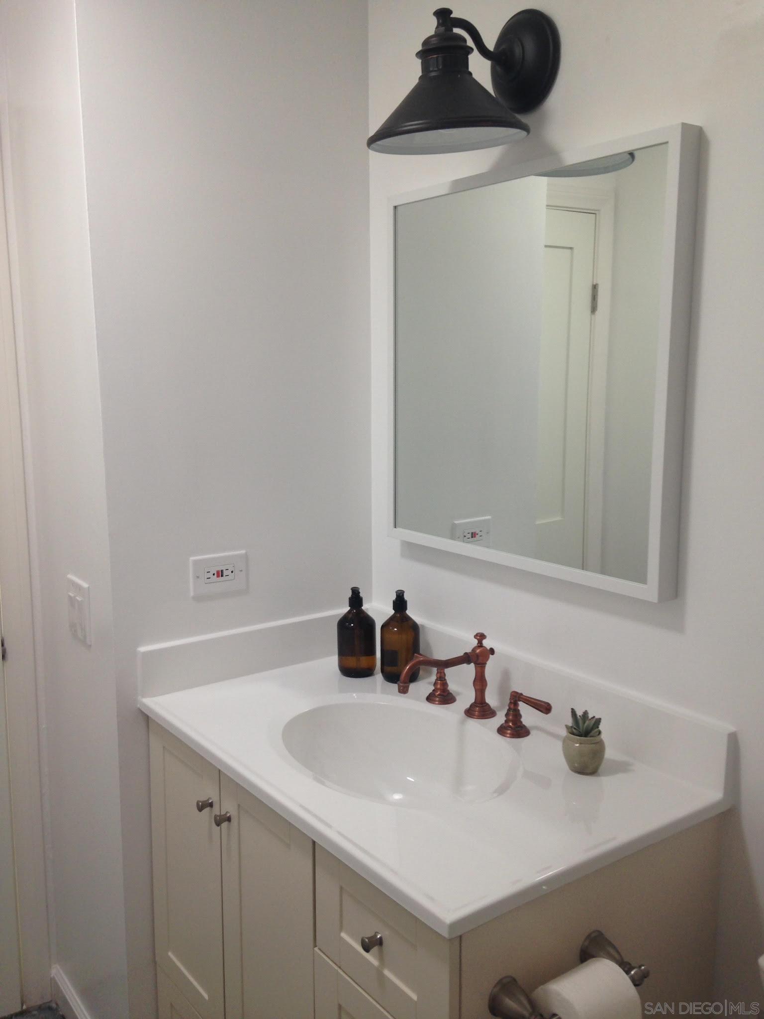 Detail Gallery Image 3 of 19 For 357  Winsome Pl, Encinitas,  CA 92024 - 3 Beds | 2 Baths