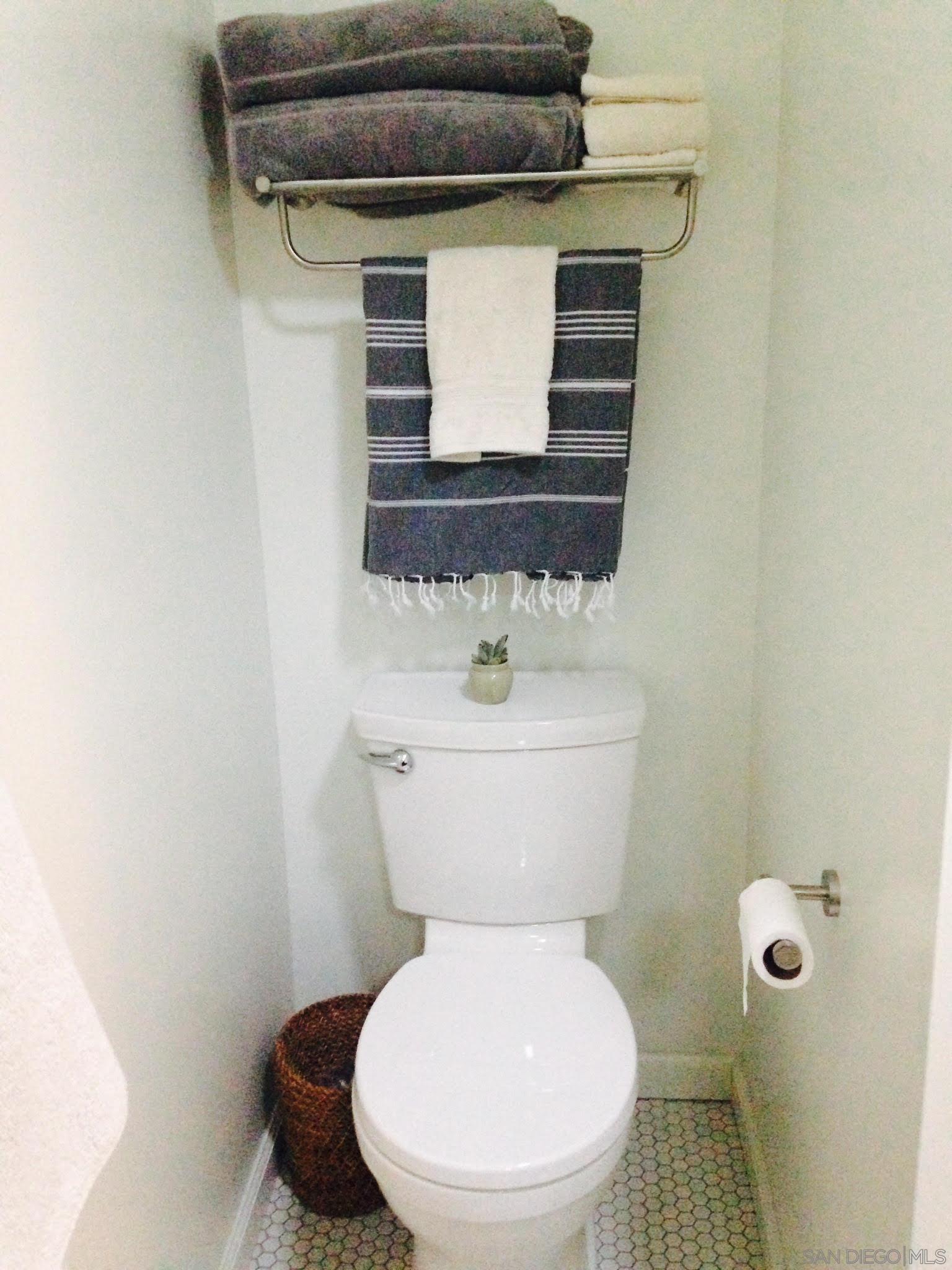 Detail Gallery Image 19 of 19 For 357  Winsome Pl, Encinitas,  CA 92024 - 3 Beds | 2 Baths