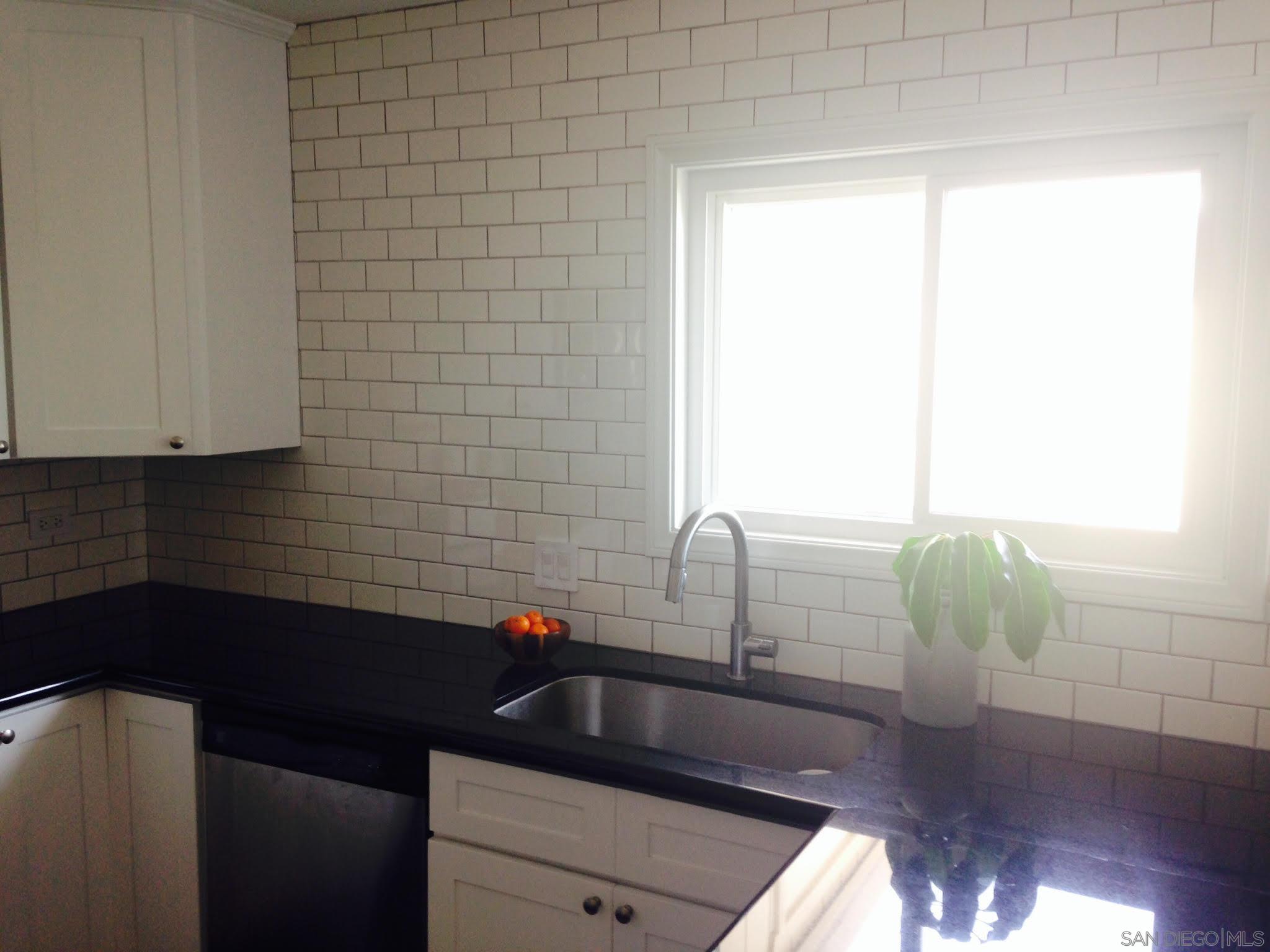 Detail Gallery Image 4 of 19 For 357  Winsome Pl, Encinitas,  CA 92024 - 3 Beds | 2 Baths