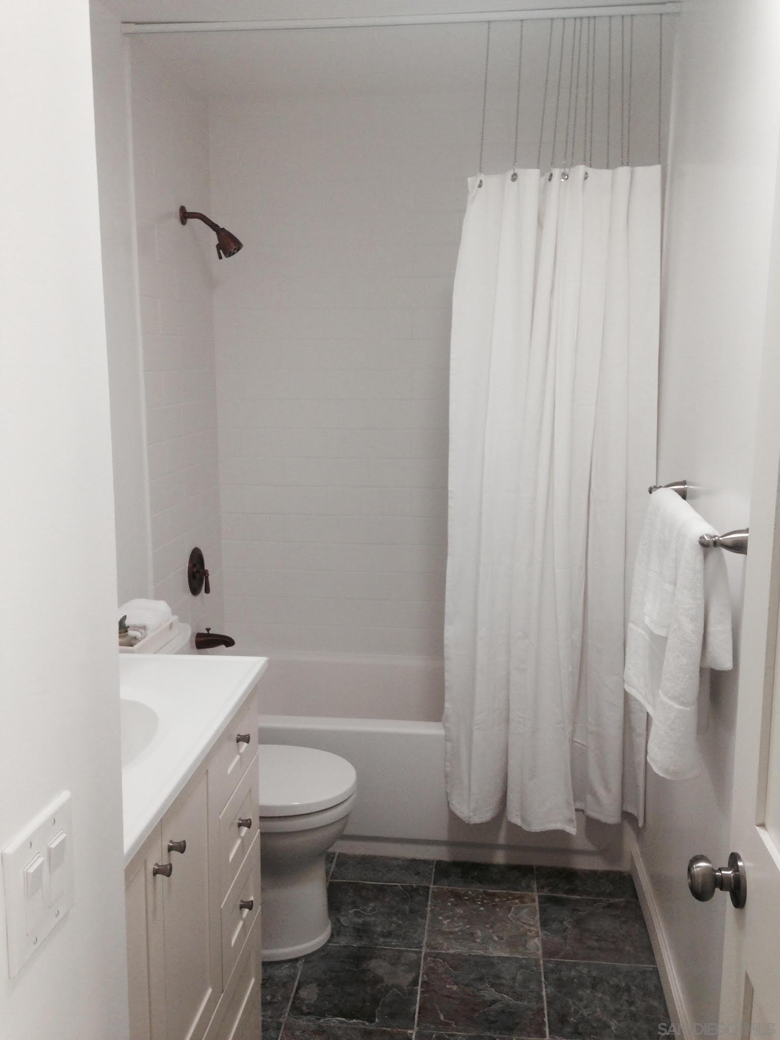 Detail Gallery Image 9 of 19 For 357  Winsome Pl, Encinitas,  CA 92024 - 3 Beds | 2 Baths