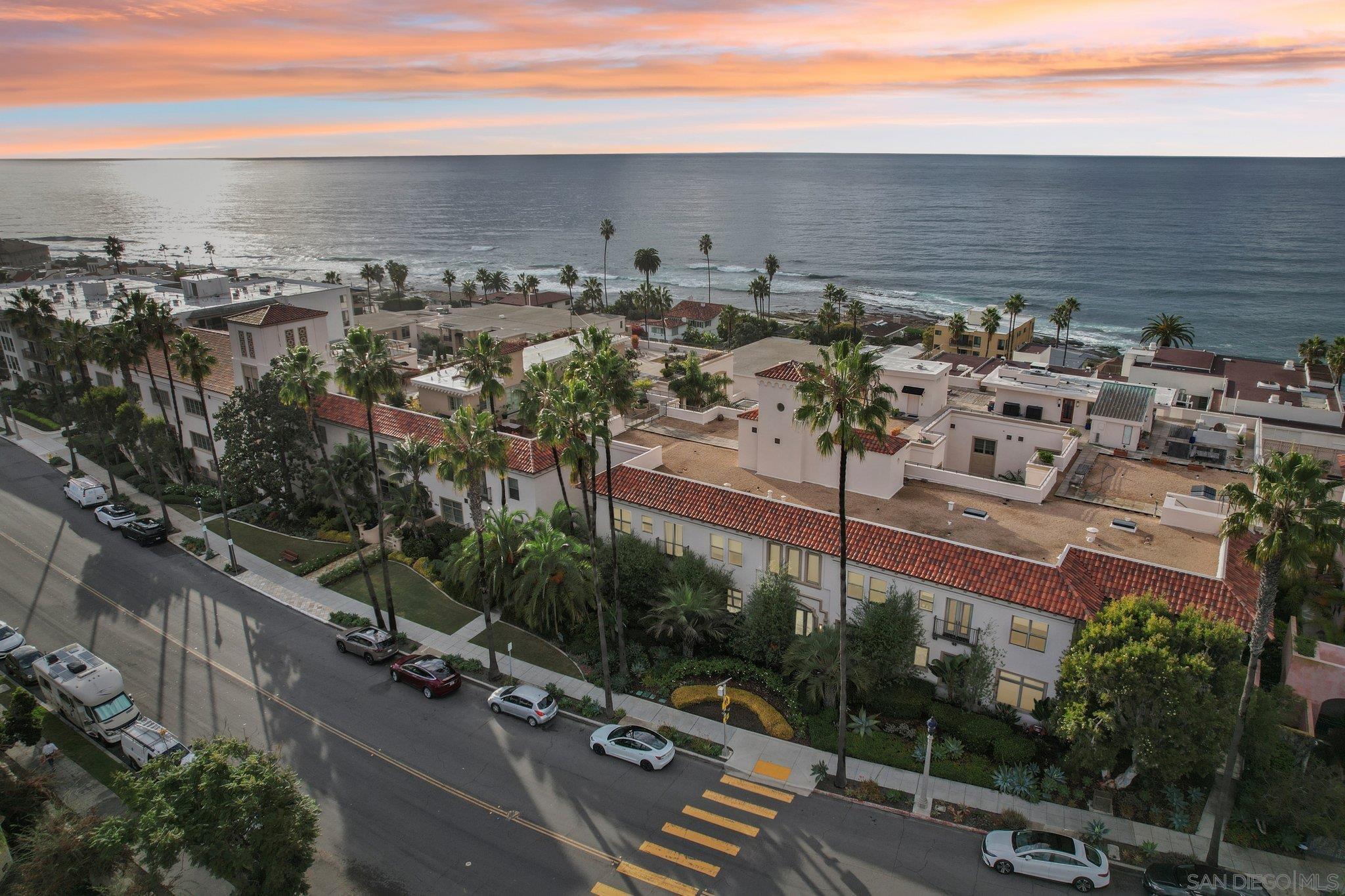 Detail Gallery Image 2 of 61 For 464  Prospect  101, La Jolla,  CA 92037 - 2 Beds | 2/1 Baths