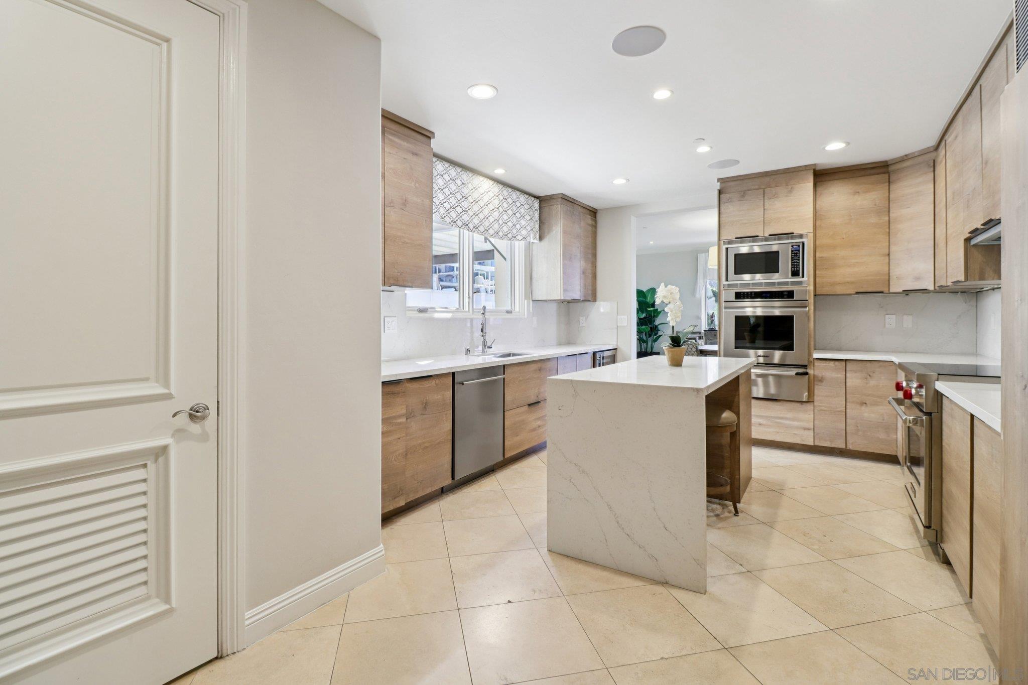 Detail Gallery Image 17 of 61 For 464  Prospect  101, La Jolla,  CA 92037 - 2 Beds | 2/1 Baths