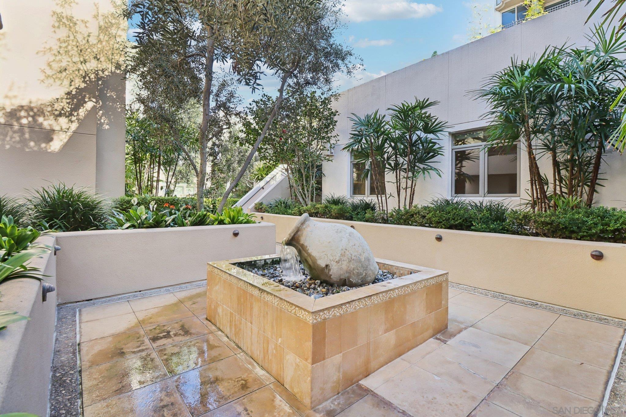 Detail Gallery Image 4 of 61 For 464  Prospect  101, La Jolla,  CA 92037 - 2 Beds | 2/1 Baths