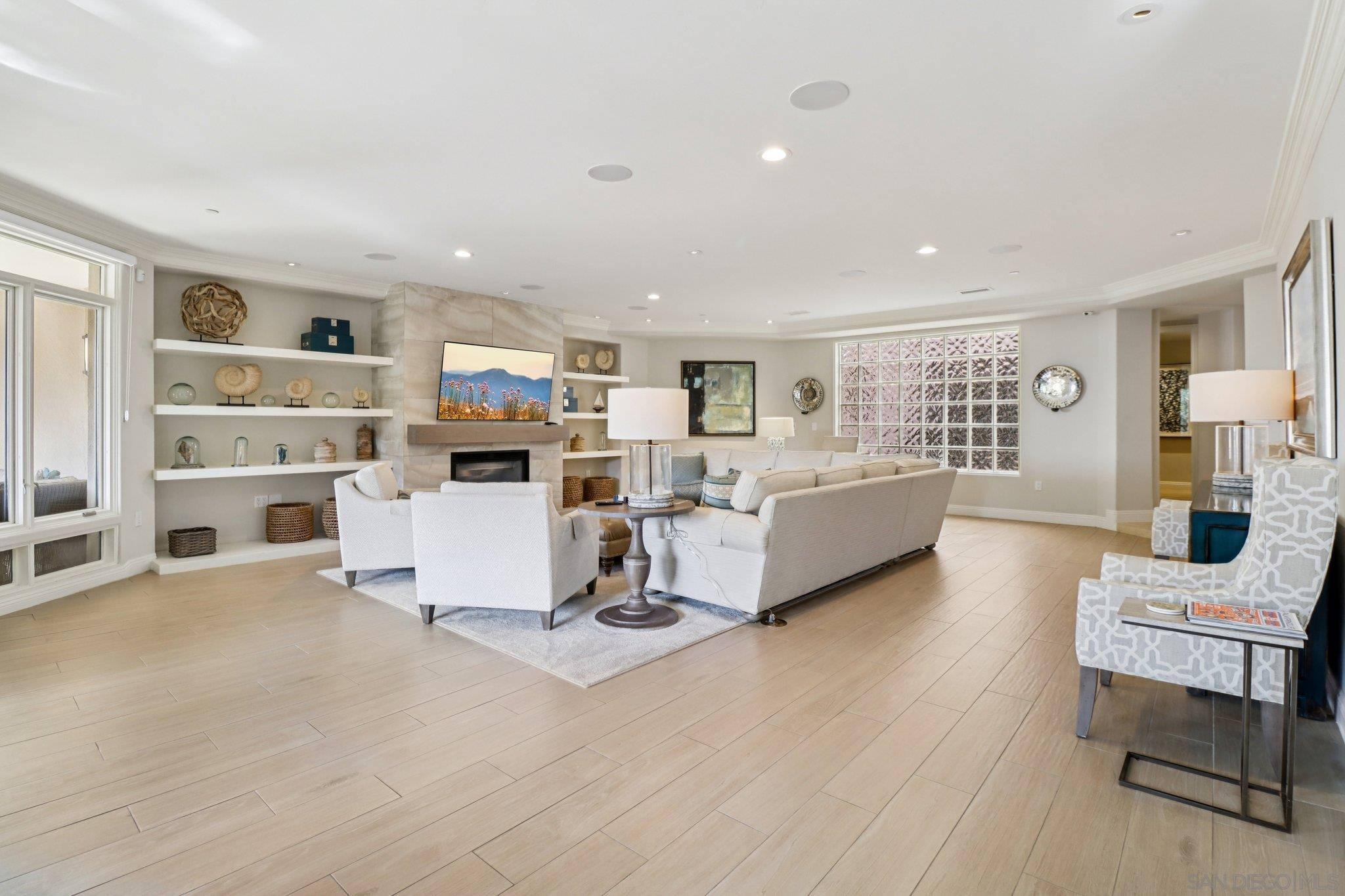 Detail Gallery Image 7 of 61 For 464  Prospect  101, La Jolla,  CA 92037 - 2 Beds | 2/1 Baths