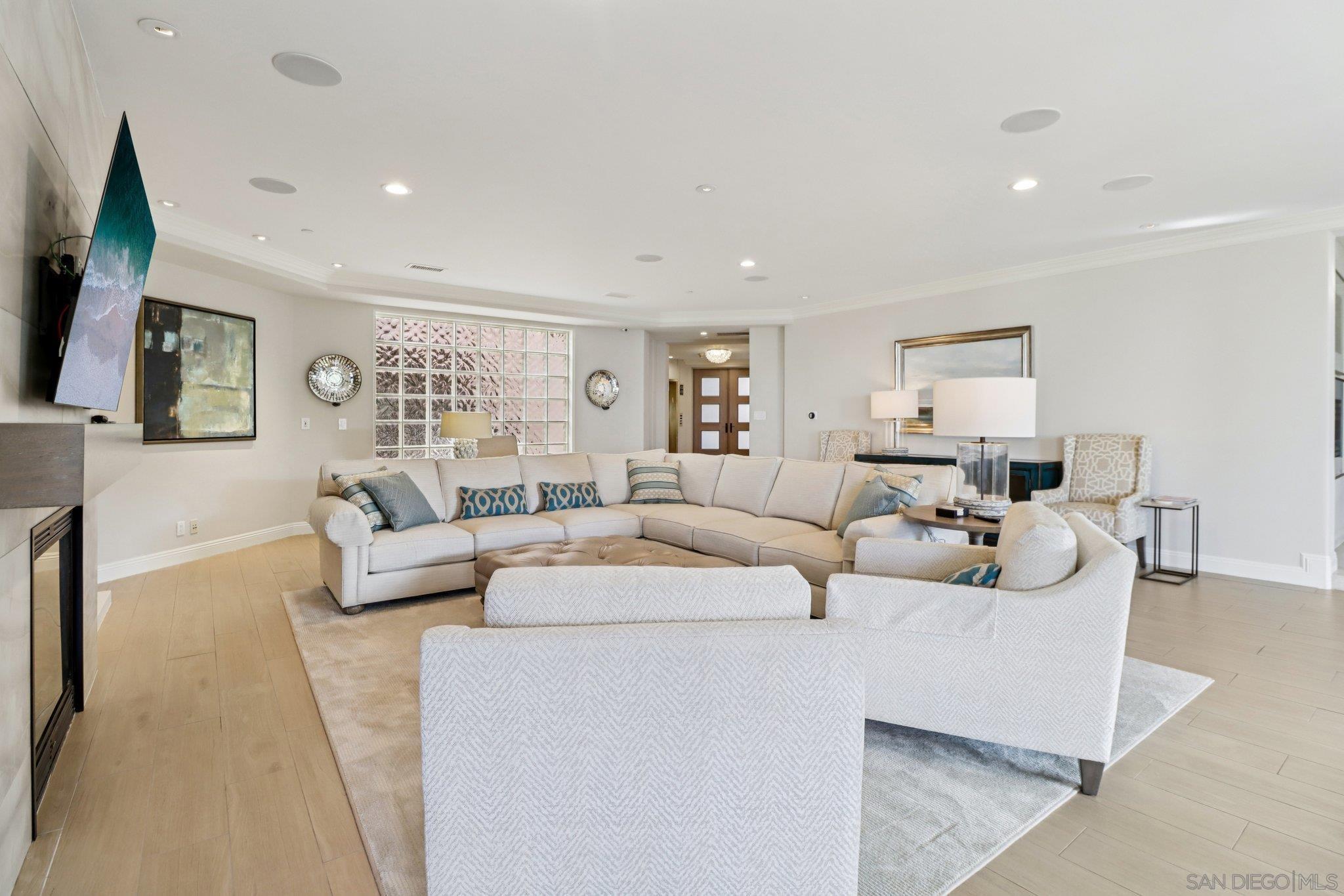 Detail Gallery Image 8 of 61 For 464  Prospect  101, La Jolla,  CA 92037 - 2 Beds | 2/1 Baths