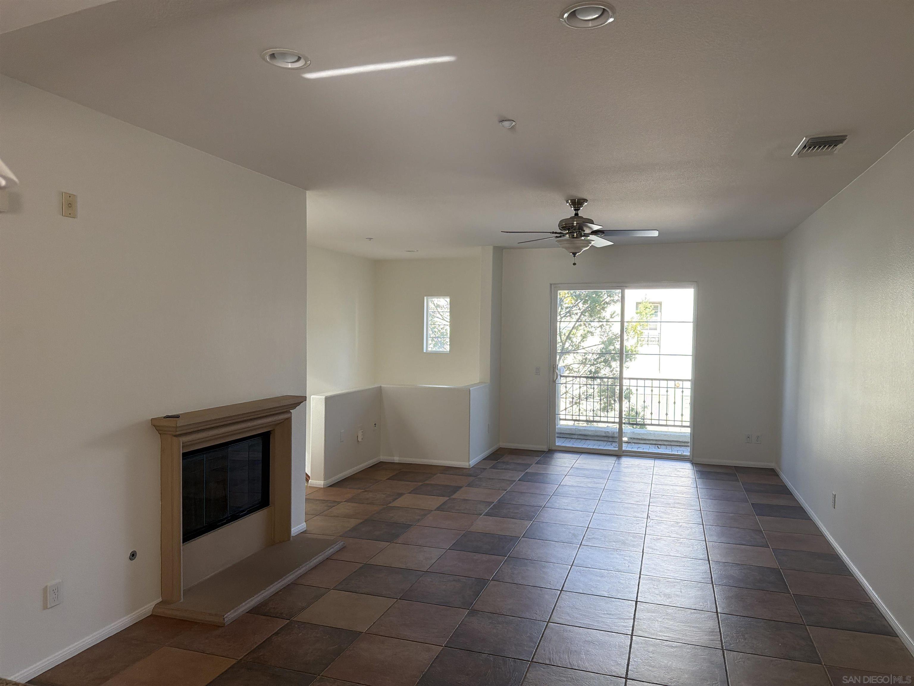 Detail Gallery Image 5 of 30 For 10551  Sanshey Lane  132, San Diego,  CA 92127 - 2 Beds | 2 Baths