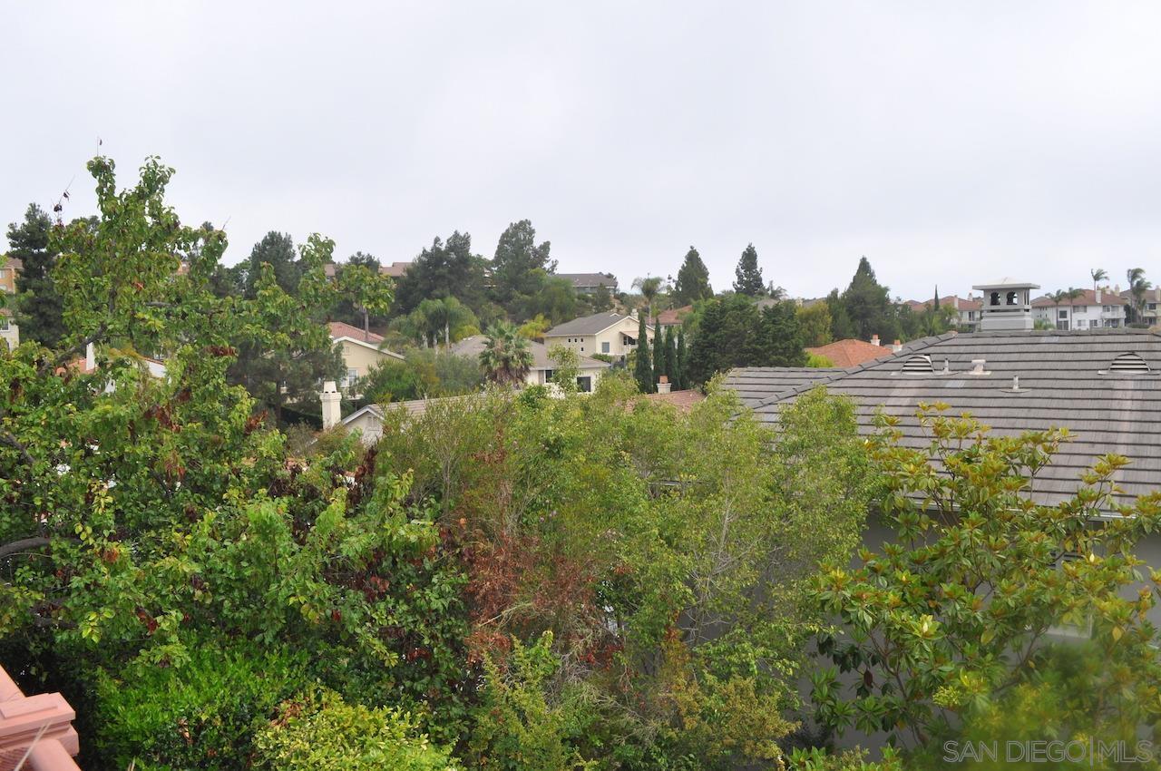 Detail Gallery Image 11 of 26 For 6135  Glenchester Row, La Jolla,  CA 92037 - 4 Beds | 2/1 Baths