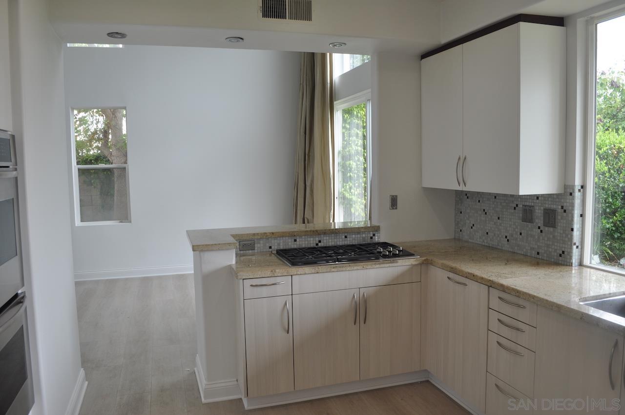 Detail Gallery Image 16 of 26 For 6135  Glenchester Row, La Jolla,  CA 92037 - 4 Beds | 2/1 Baths