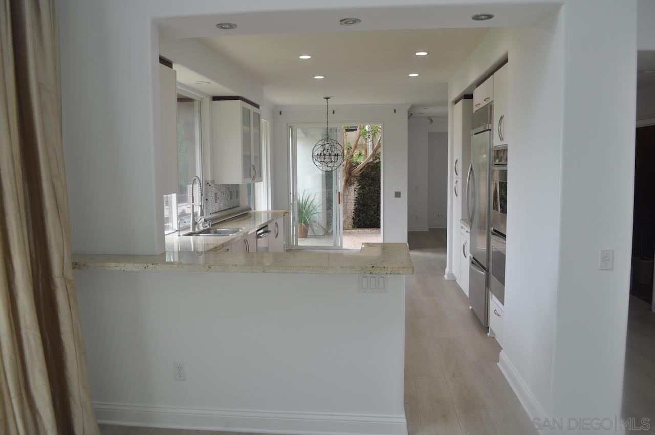 Detail Gallery Image 17 of 26 For 6135  Glenchester Row, La Jolla,  CA 92037 - 4 Beds | 2/1 Baths