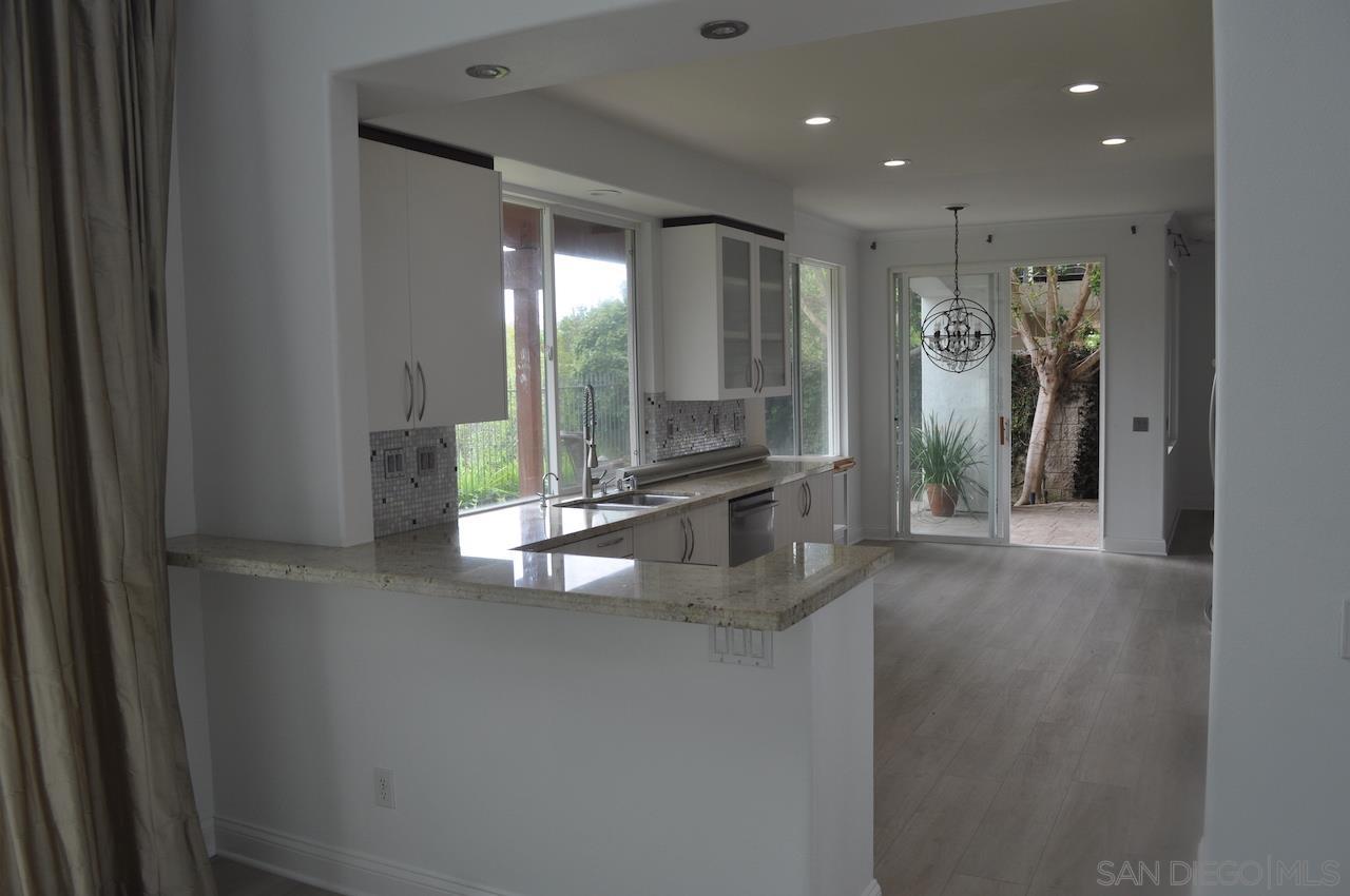 Detail Gallery Image 18 of 26 For 6135  Glenchester Row, La Jolla,  CA 92037 - 4 Beds | 2/1 Baths