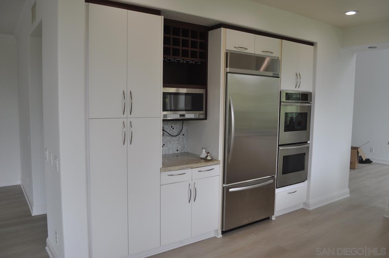 Detail Gallery Image 3 of 26 For 6135  Glenchester Row, La Jolla,  CA 92037 - 4 Beds | 2/1 Baths