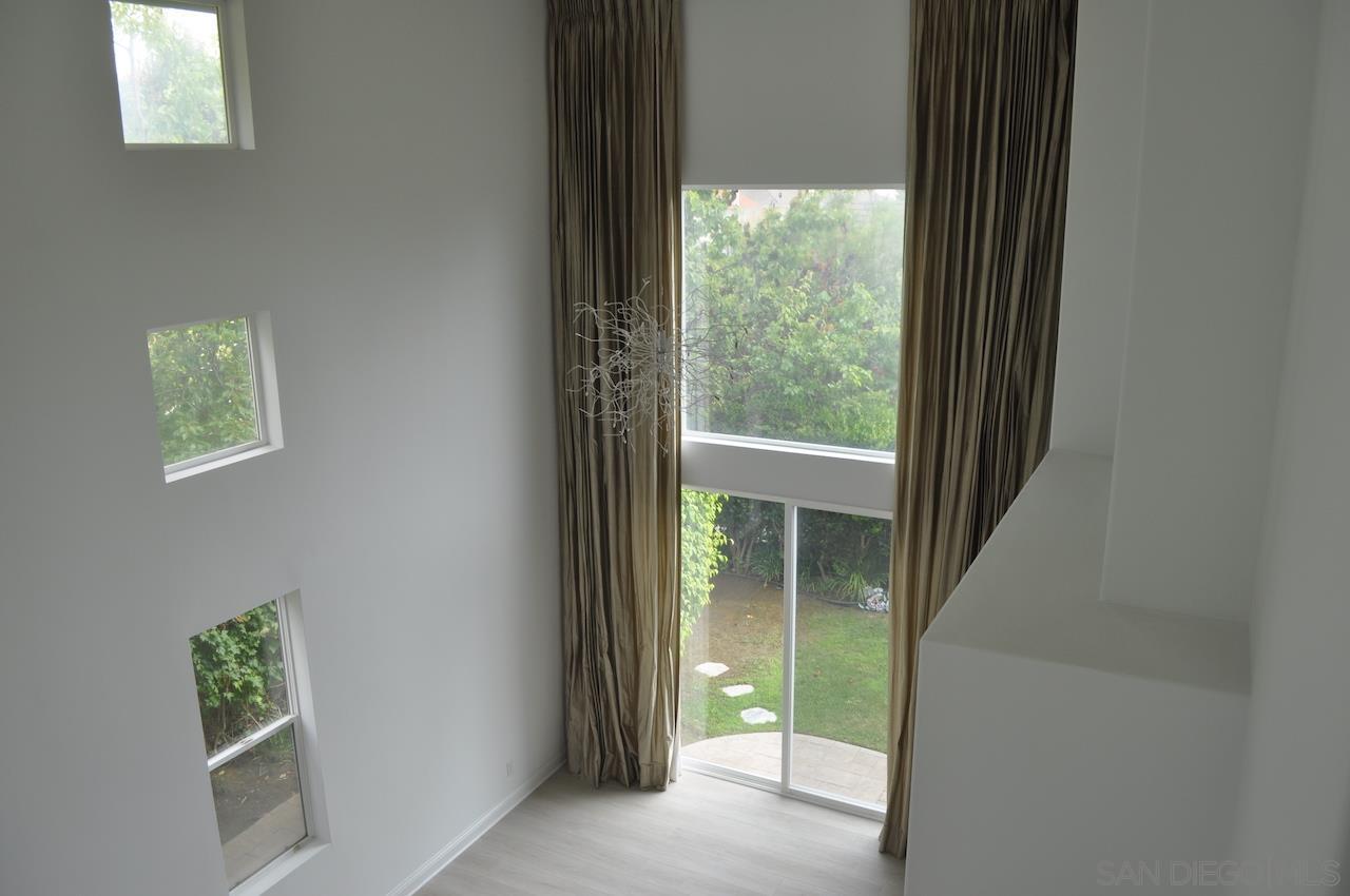 Detail Gallery Image 21 of 26 For 6135  Glenchester Row, La Jolla,  CA 92037 - 4 Beds | 2/1 Baths