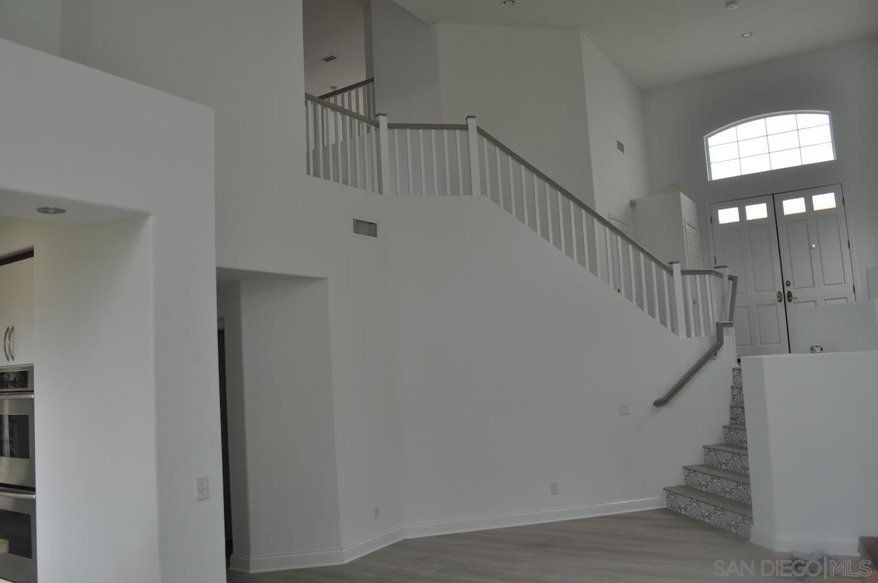 Detail Gallery Image 23 of 26 For 6135  Glenchester Row, La Jolla,  CA 92037 - 4 Beds | 2/1 Baths