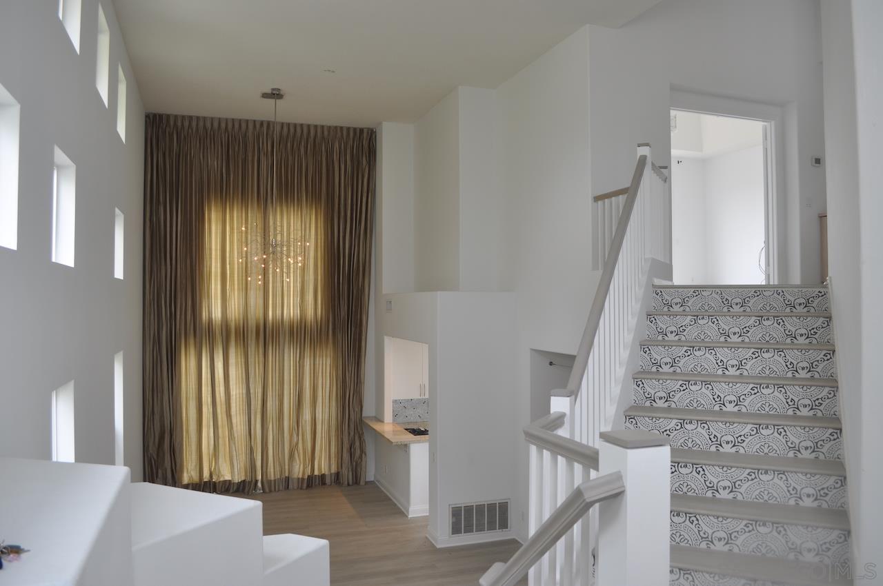 Detail Gallery Image 25 of 26 For 6135  Glenchester Row, La Jolla,  CA 92037 - 4 Beds | 2/1 Baths