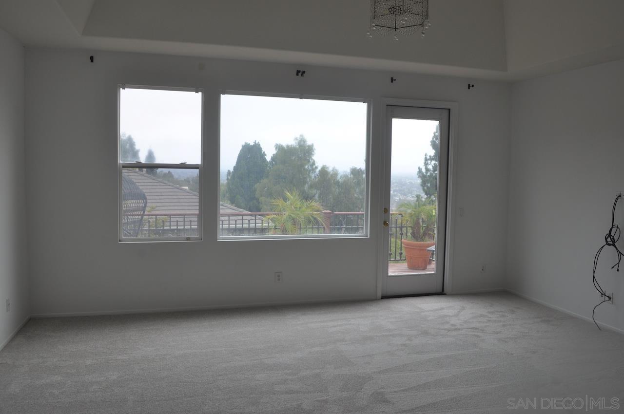 Detail Gallery Image 9 of 26 For 6135  Glenchester Row, La Jolla,  CA 92037 - 4 Beds | 2/1 Baths