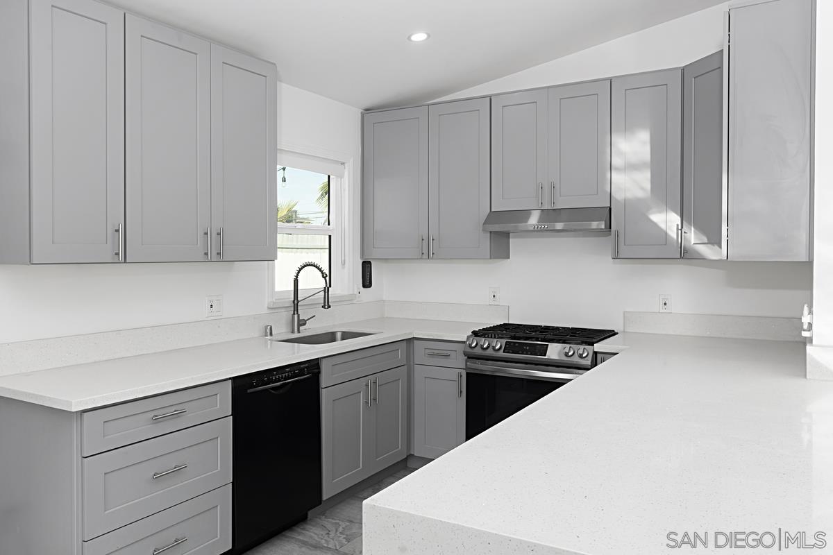 Detail Gallery Image 2 of 15 For 3031  Murray Ridge Rd, San Diego,  CA 92123 - 3 Beds | 2 Baths