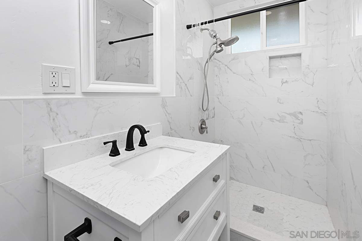 Detail Gallery Image 13 of 15 For 3031  Murray Ridge Rd, San Diego,  CA 92123 - 3 Beds | 2 Baths