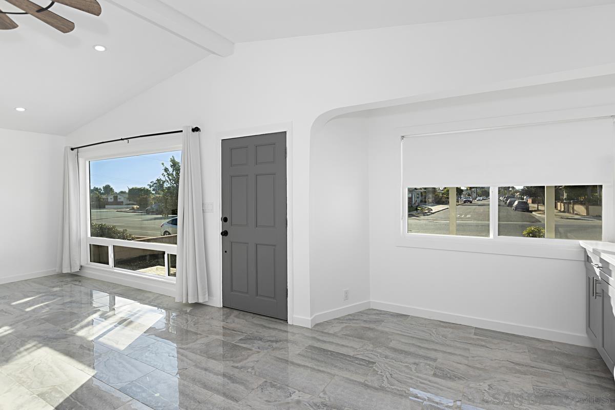 Detail Gallery Image 3 of 15 For 3031  Murray Ridge Rd, San Diego,  CA 92123 - 3 Beds | 2 Baths