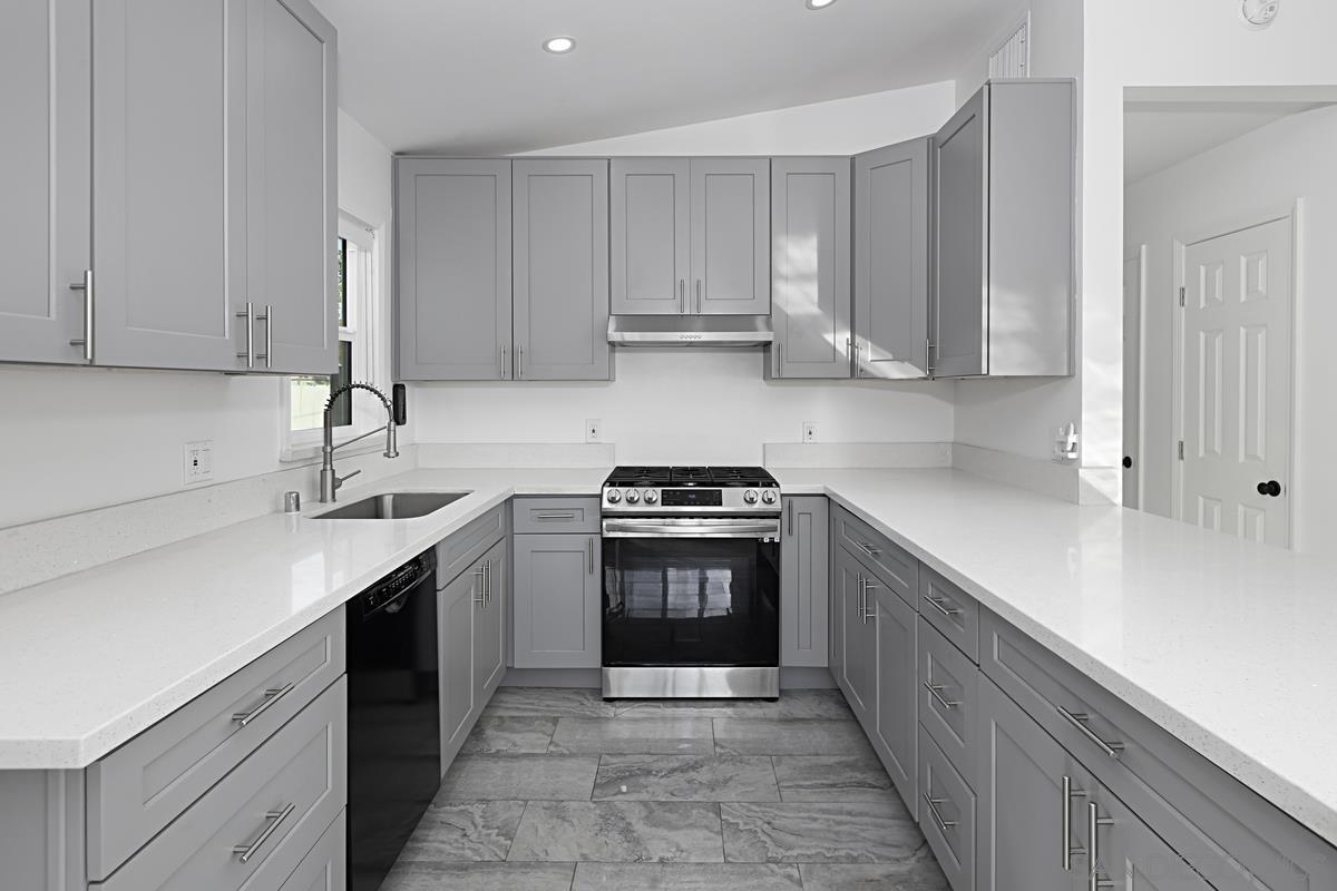 Detail Gallery Image 4 of 15 For 3031  Murray Ridge Rd, San Diego,  CA 92123 - 3 Beds | 2 Baths