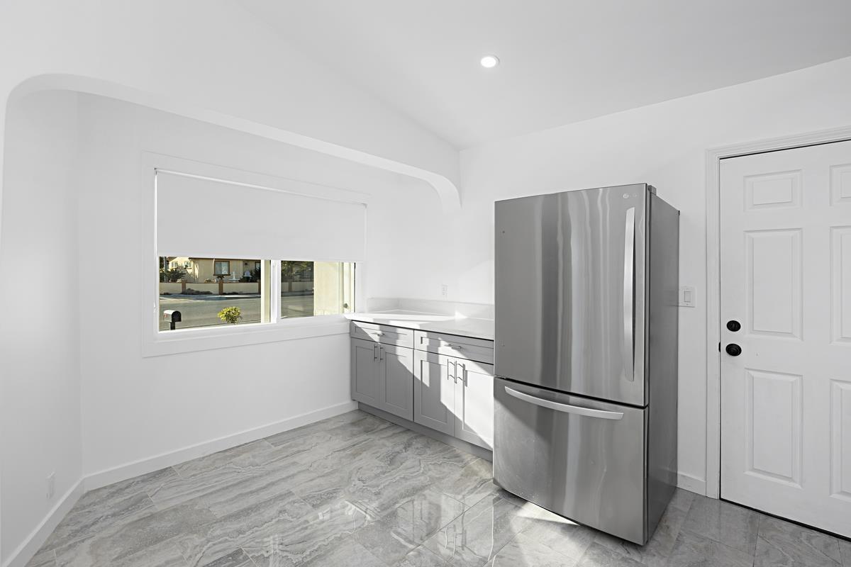 Detail Gallery Image 8 of 15 For 3031  Murray Ridge Rd, San Diego,  CA 92123 - 3 Beds | 2 Baths