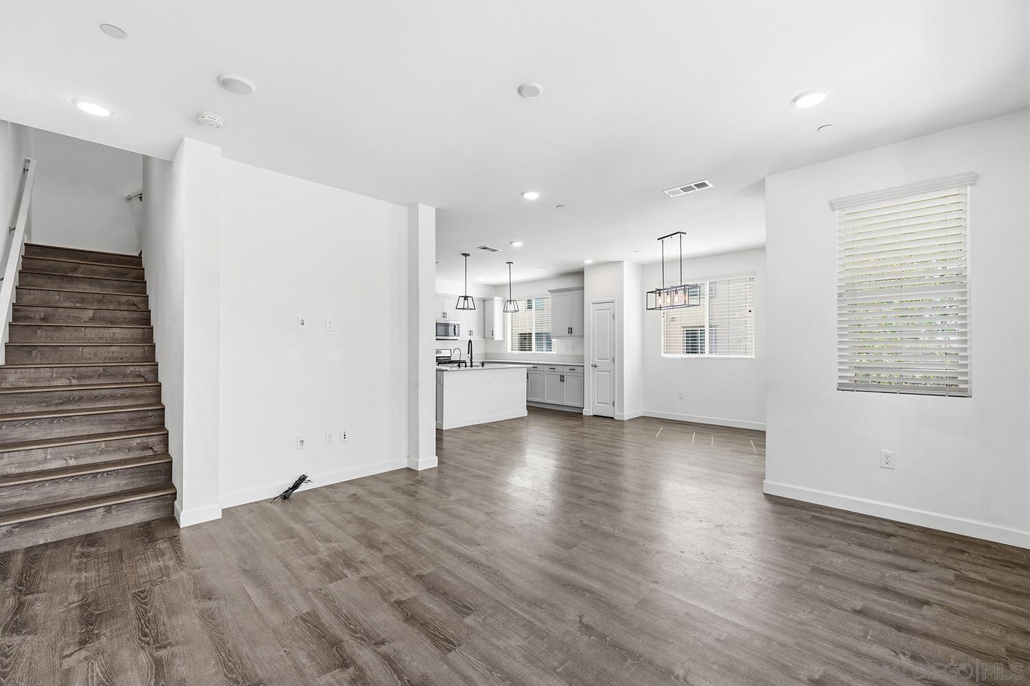 Detail Gallery Image 12 of 44 For 5230  Calle Rockfish  #99,  San Diego,  CA 92154 - 3 Beds | 2/1 Baths