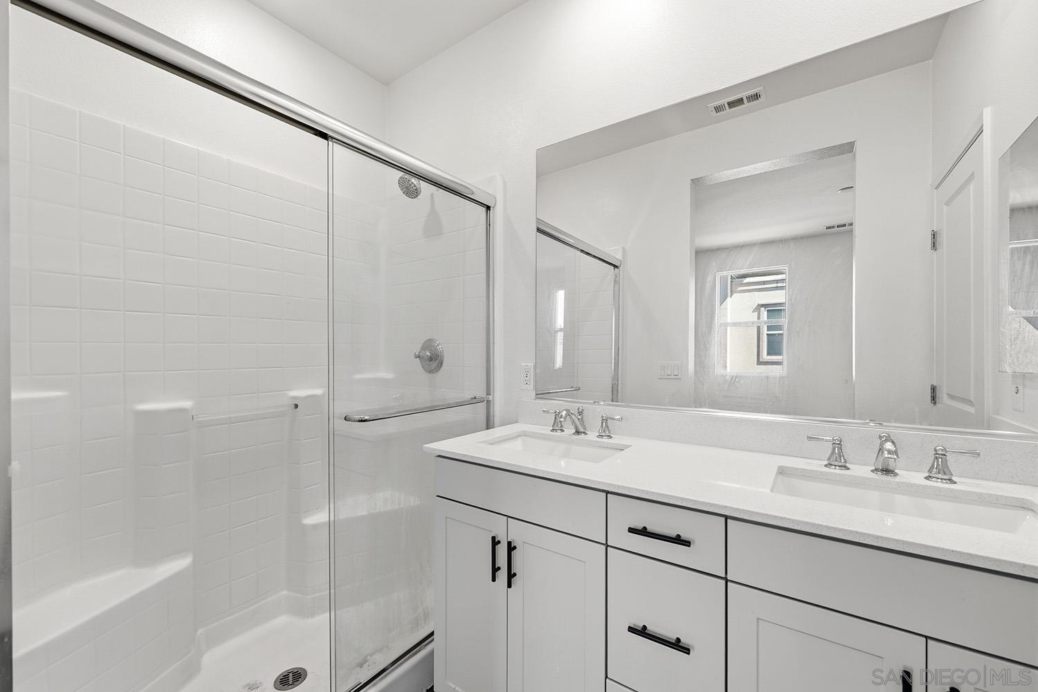 Detail Gallery Image 13 of 44 For 5230  Calle Rockfish  #99,  San Diego,  CA 92154 - 3 Beds | 2/1 Baths