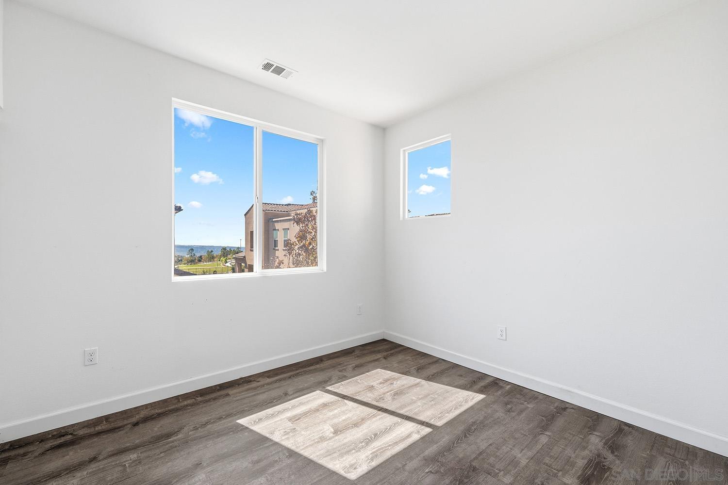 Detail Gallery Image 15 of 44 For 5230  Calle Rockfish  #99,  San Diego,  CA 92154 - 3 Beds | 2/1 Baths